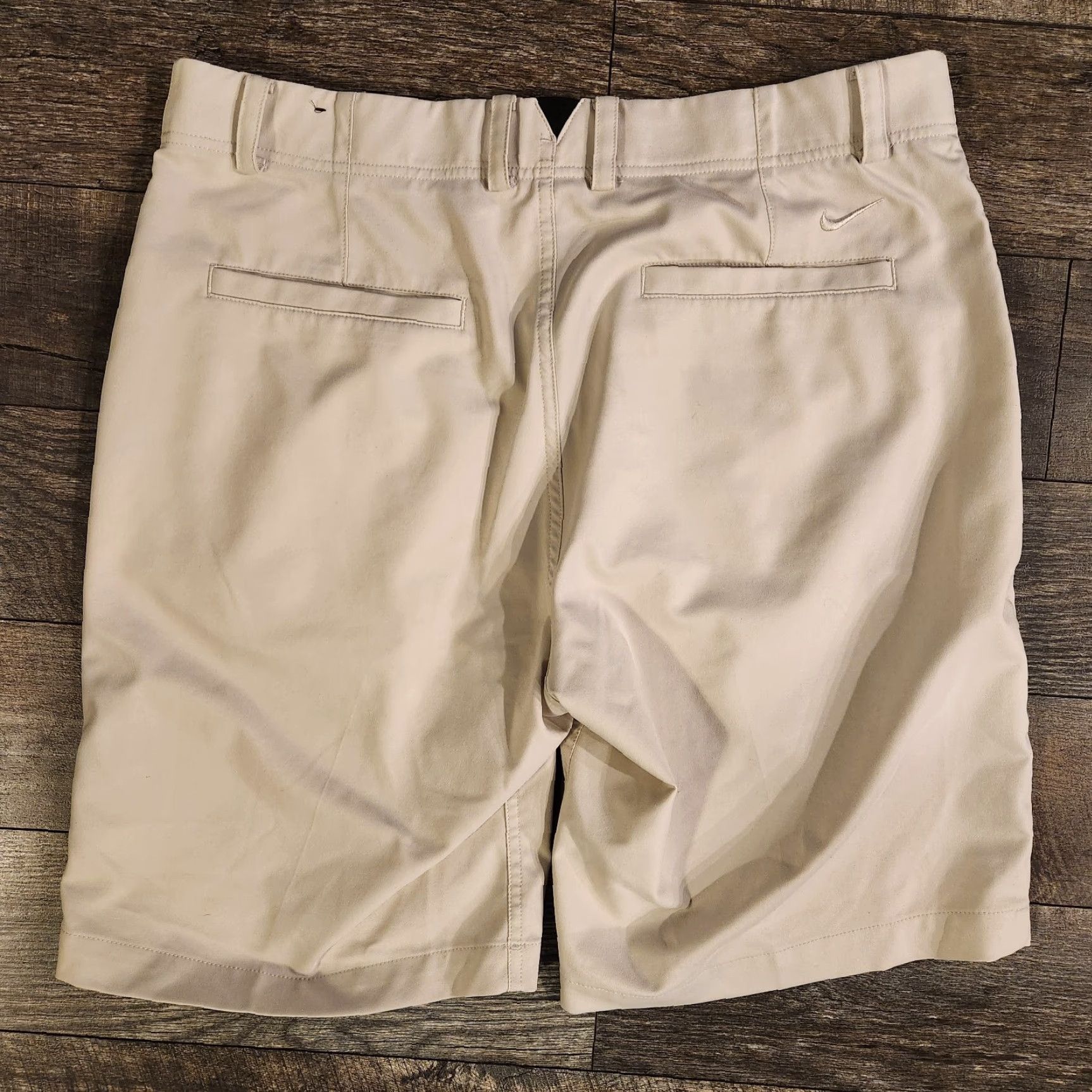 Nike Nike Dri Fit Golf Performance Shorts Men 34 Beige Tan Flat Front Stretch 5-Pocket Logo Zip Pockets Casual Sports Modern Golf Size US 34 / EU 50 - 4 Thumbnail