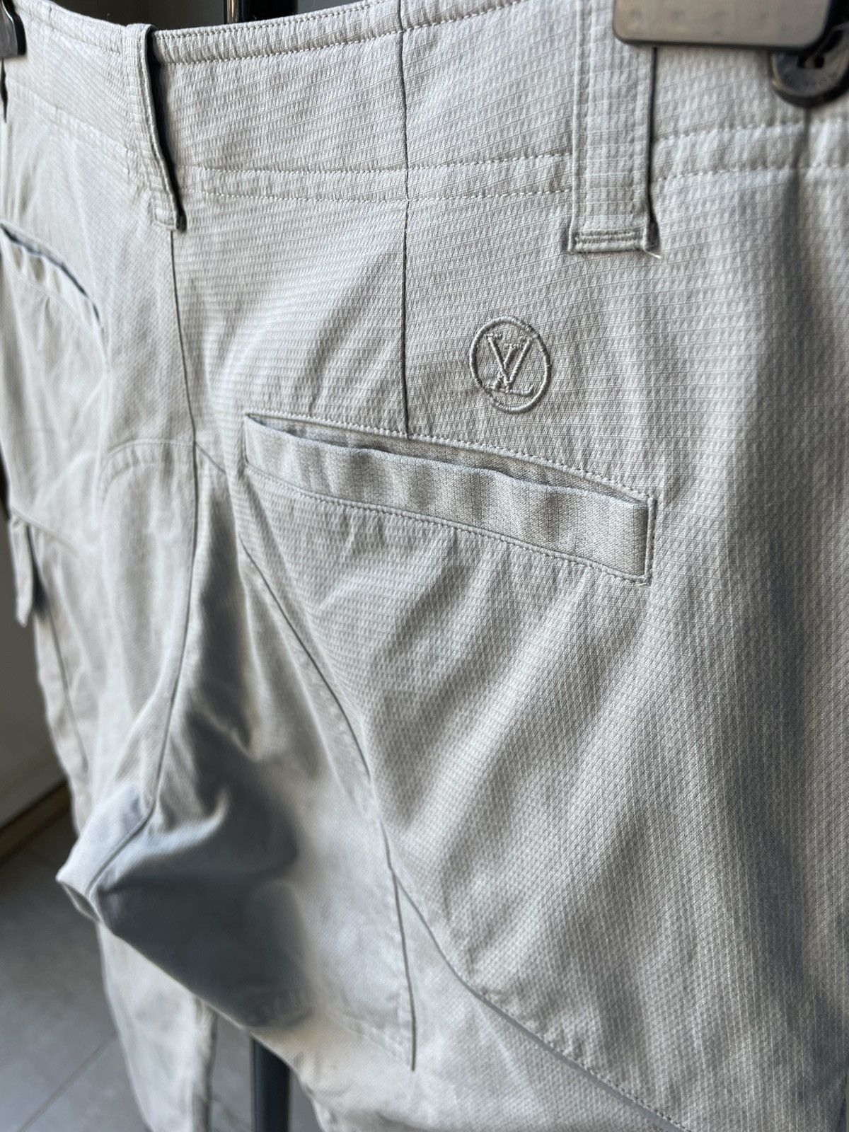 Louis Vuitton Louis Vuitton x Virgil Abloh Reflective Cargo Pants Size US 40 / EU 56 - 8 Thumbnail
