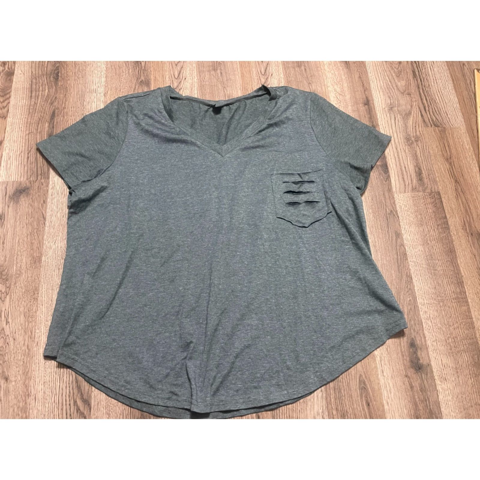 Shein Shein Curve Shirt Women's Plus Size 2XL Green V-neck Pocket Tee Size XXL / US 16-18 / IT 52-54 - 2 Thumbnail