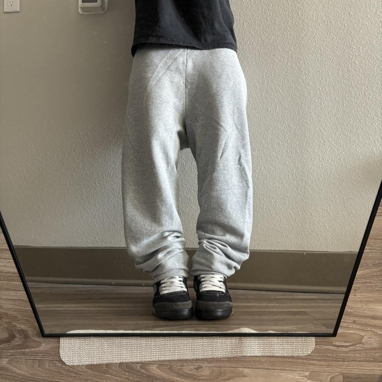 Vintage Crazy Vintage Y2K/2000s Light Grey Essential Sweatpants! Size M Size US 32 / EU 48 - 1 Thumbnail