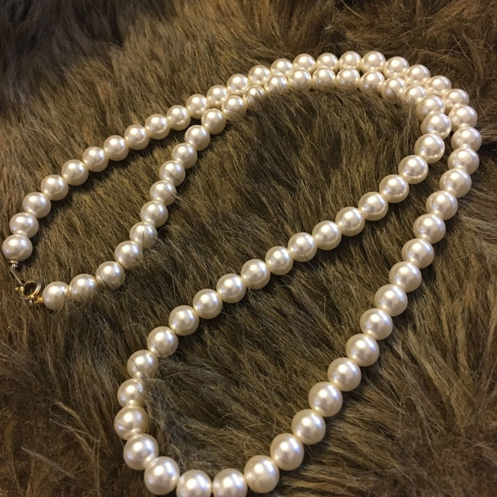 Vintage Vintage high shine white plastic pearl necklace Size ONE SIZE - 7 Thumbnail