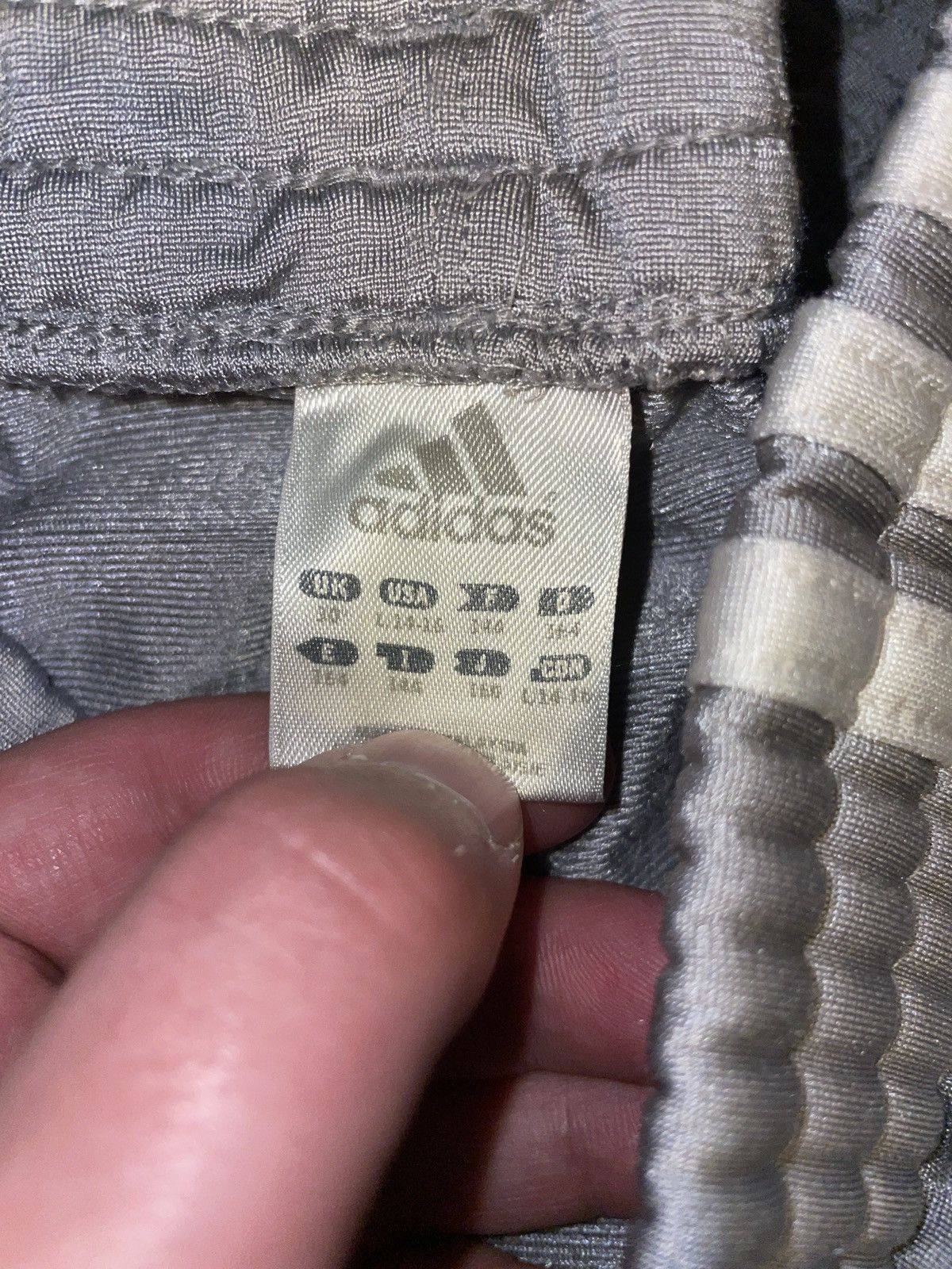 Adidas Grey Three stripe adidas sweatpants Size US 26 / EU 42 - 4 Thumbnail
