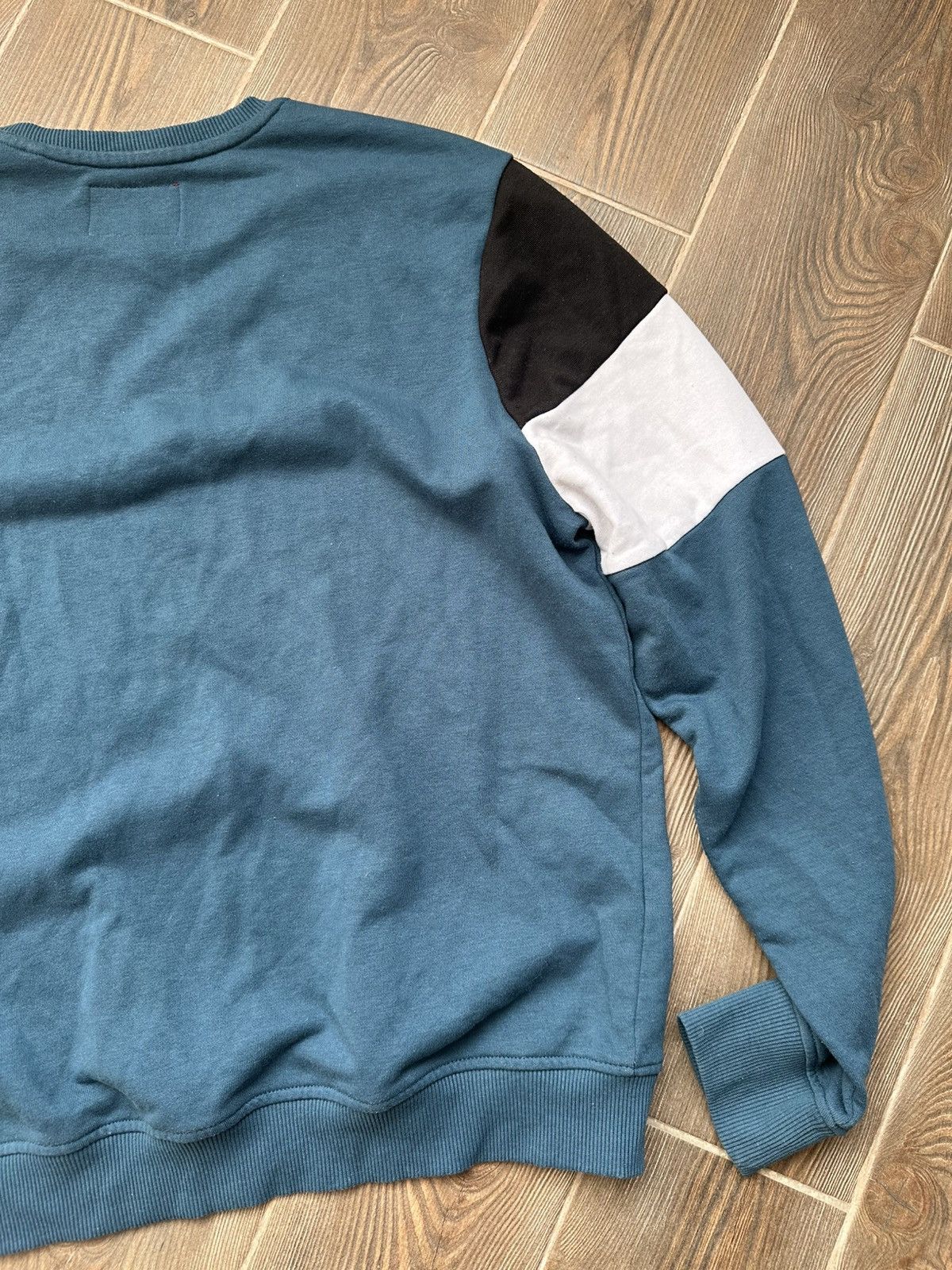 Guess GUESS Sweatshirt Vintage Size US L / EU 52-54 / 3 - 15 Thumbnail