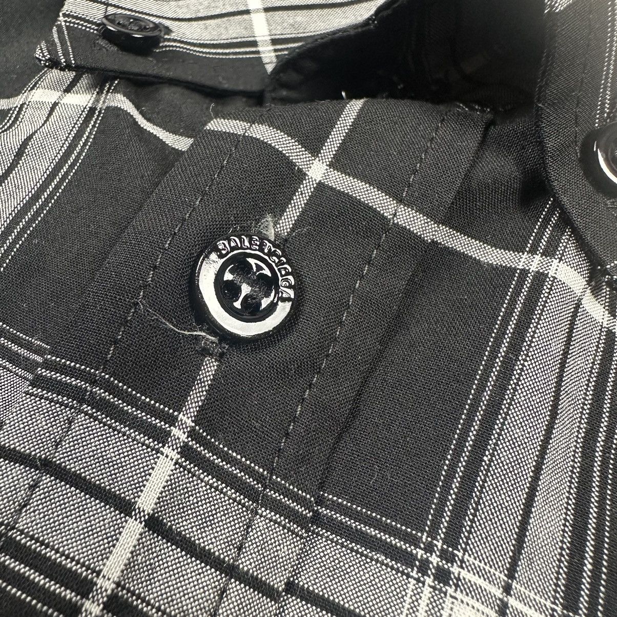 Balenciaga Balenciaga plaid back logo shirt Size US M / EU 48-50 / 2 - 6 Thumbnail