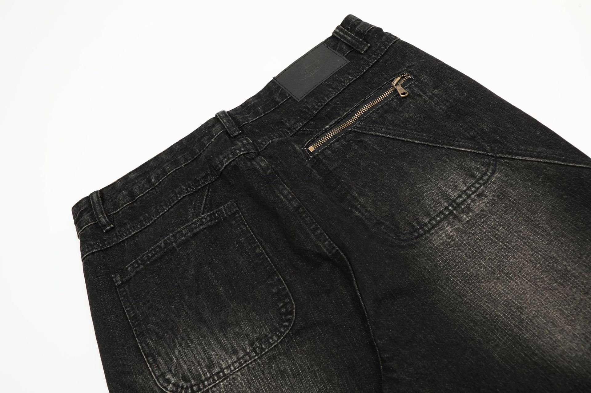 Vintage Men's washed retro straight distressed loose jeans Size US 32 / EU 48 - 6 Thumbnail