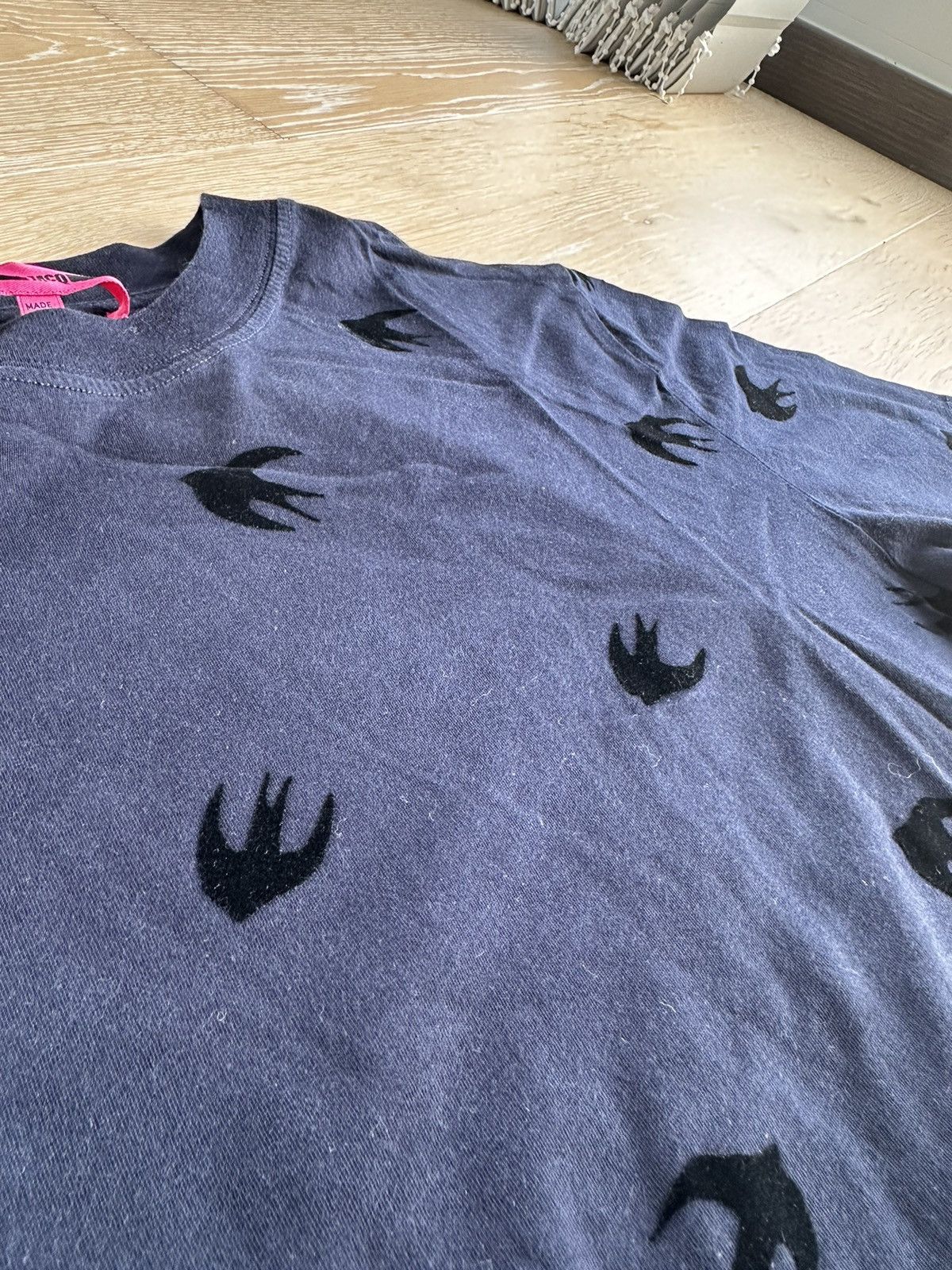 McQ Alexander McQueen Alexander McQueen MCQ Swallow Velvet Logo Tee T-shirt Size US S / EU 44-46 / 1 - 2 Thumbnail