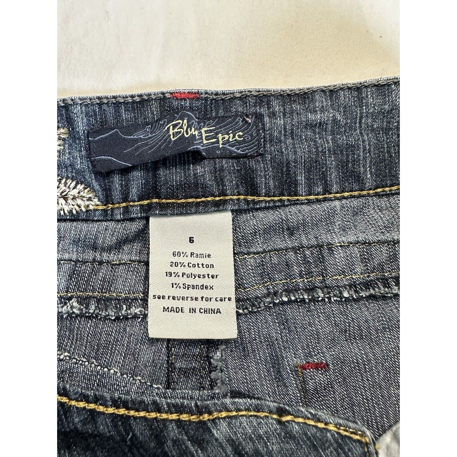 Other Blue Epic Embroidered Flower 6 Blue Capri Jeans Boho Retro Size 28" / US 6 / IT 42 - 7 Thumbnail