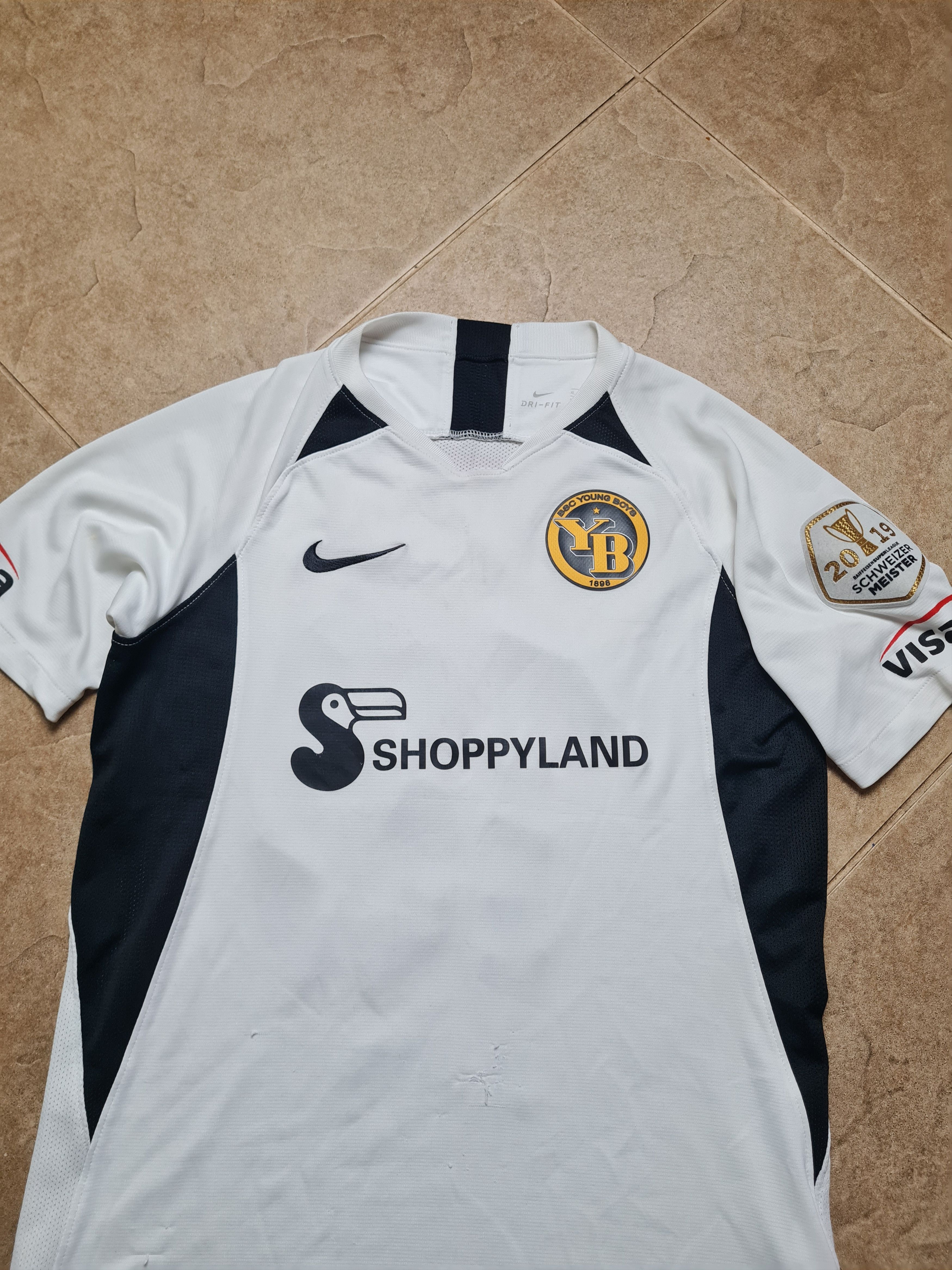 Nike BSC YOUNG BOYS 2019/2020 AWAY SHIRT SOCCER NIKE # 18 NSAME Size US XS / EU 42 / 0 - 6 Thumbnail