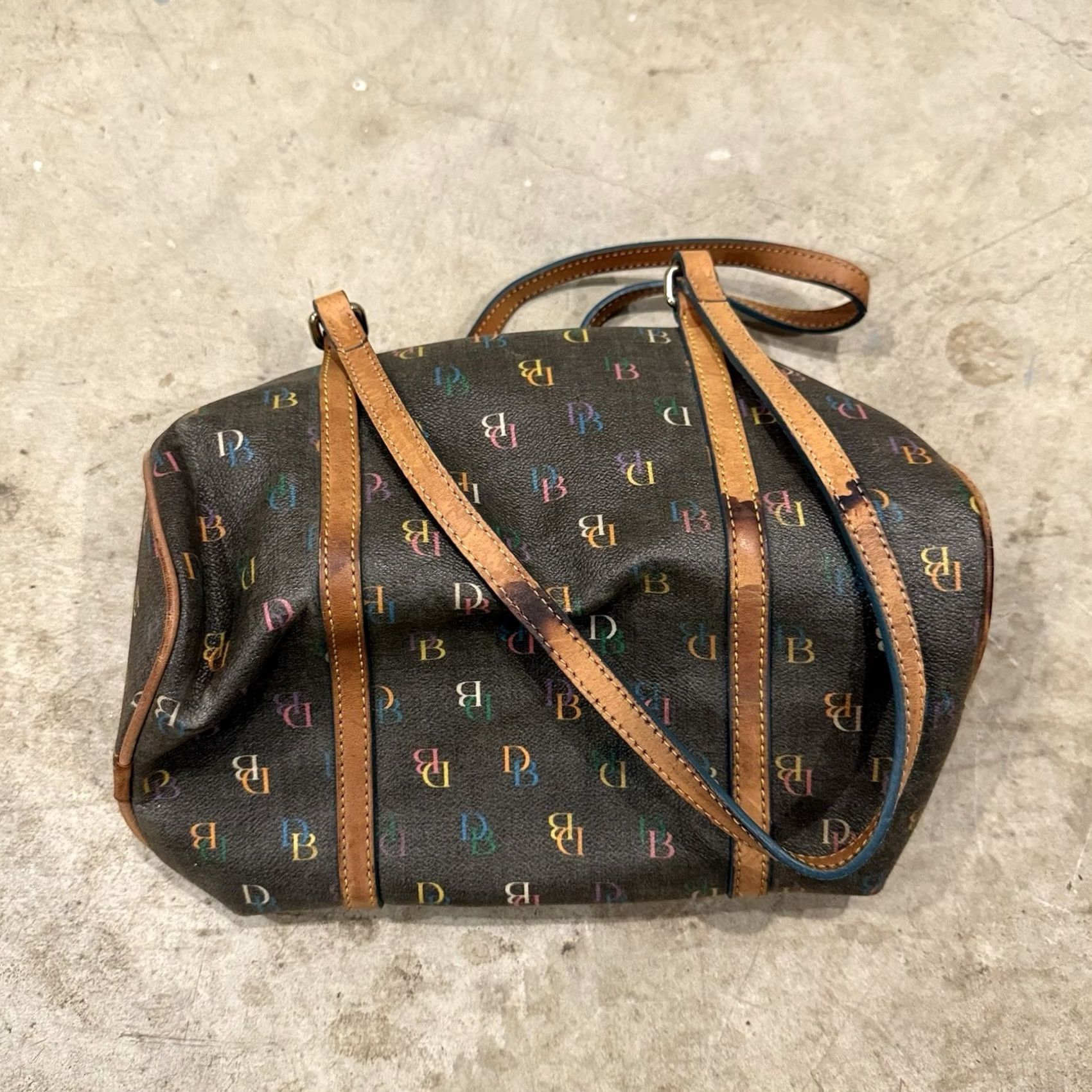 Dooney & Bourke VINTAGE Dooney & Bourke Barrel Bag Handbag Rainbow Signature DB Coated PVC Black Y2K Bag Shoulder Bag Womens Small Adjustable Strap Size S / US 4 / IT 40 - 2 Thumbnail