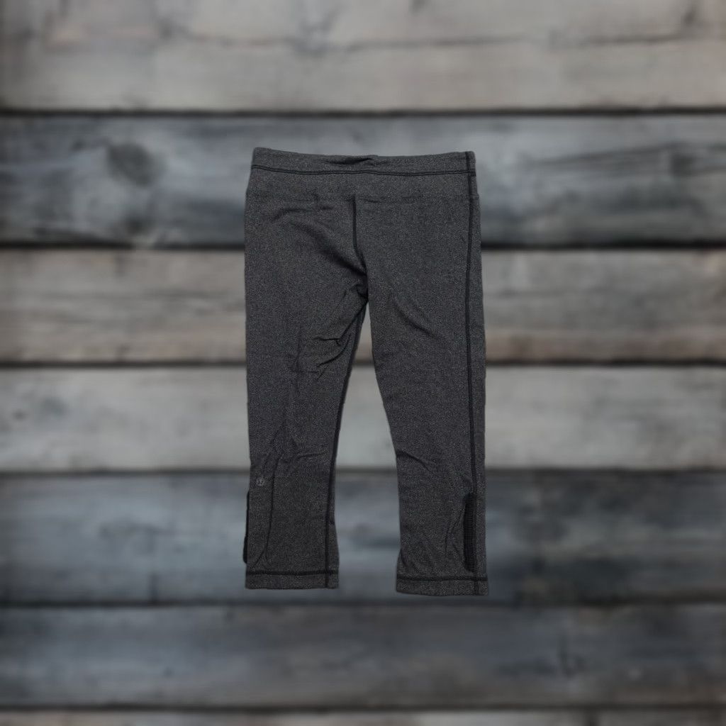 Lululemon Lululemon Capri Leggings Womens 8 Gray Knit Stretch Ankle Slit Yoga Running Cropped Activewear Womens Slim Fit Size 30" / US 8 / IT 44 - 1 Thumbnail