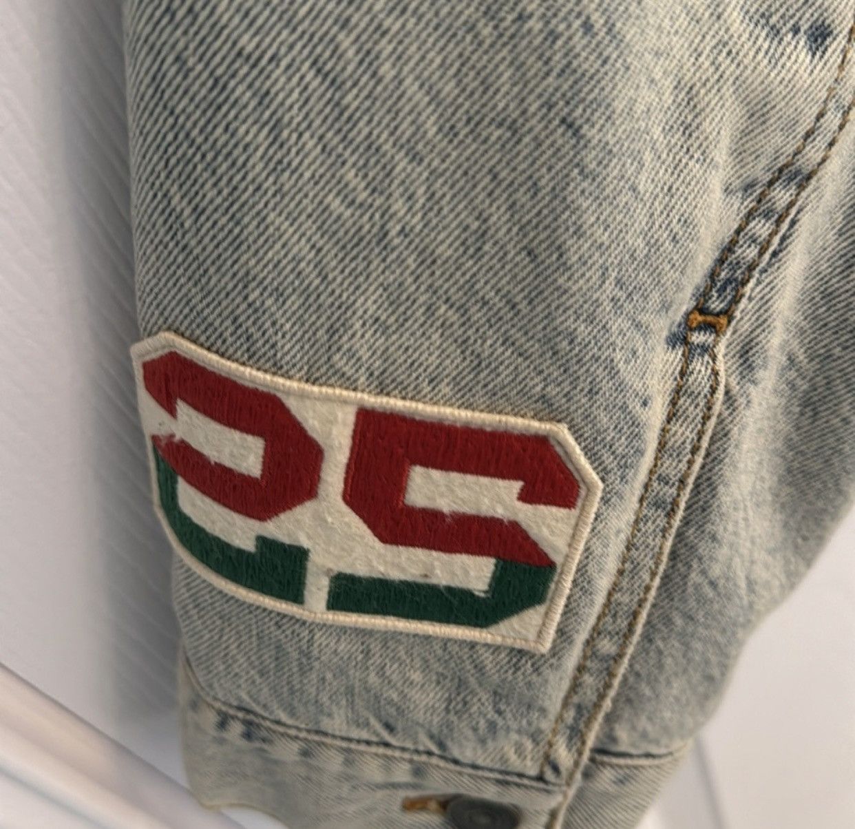 Gucci Gucci Embroidered Tiger Patch Shearling Denim Jacket Size 50 Size US M / EU 48-50 / 2 - 6 Thumbnail