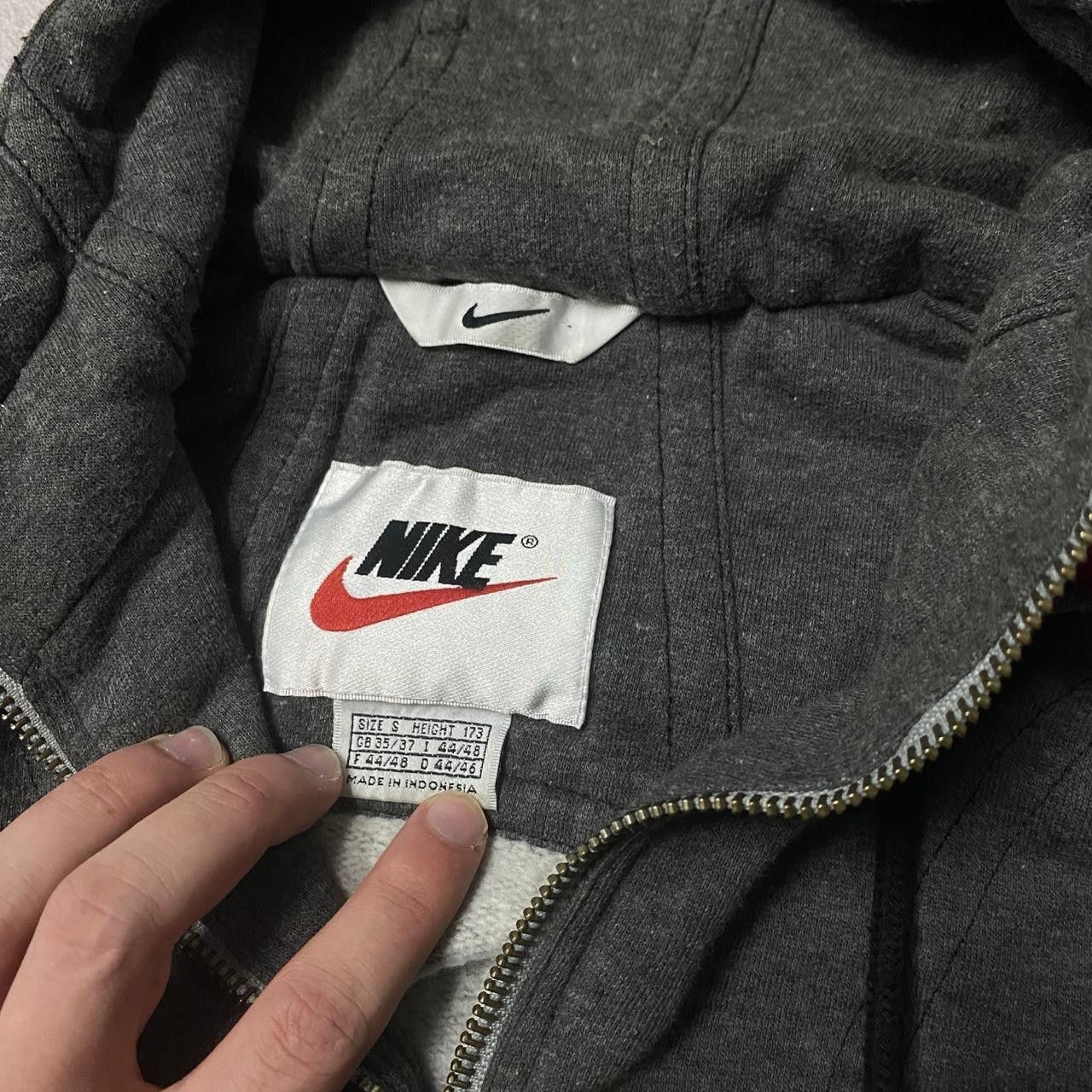 Nike Nike grey and red zip up hoodie Size US S / EU 44-46 / 1 - 3 Thumbnail