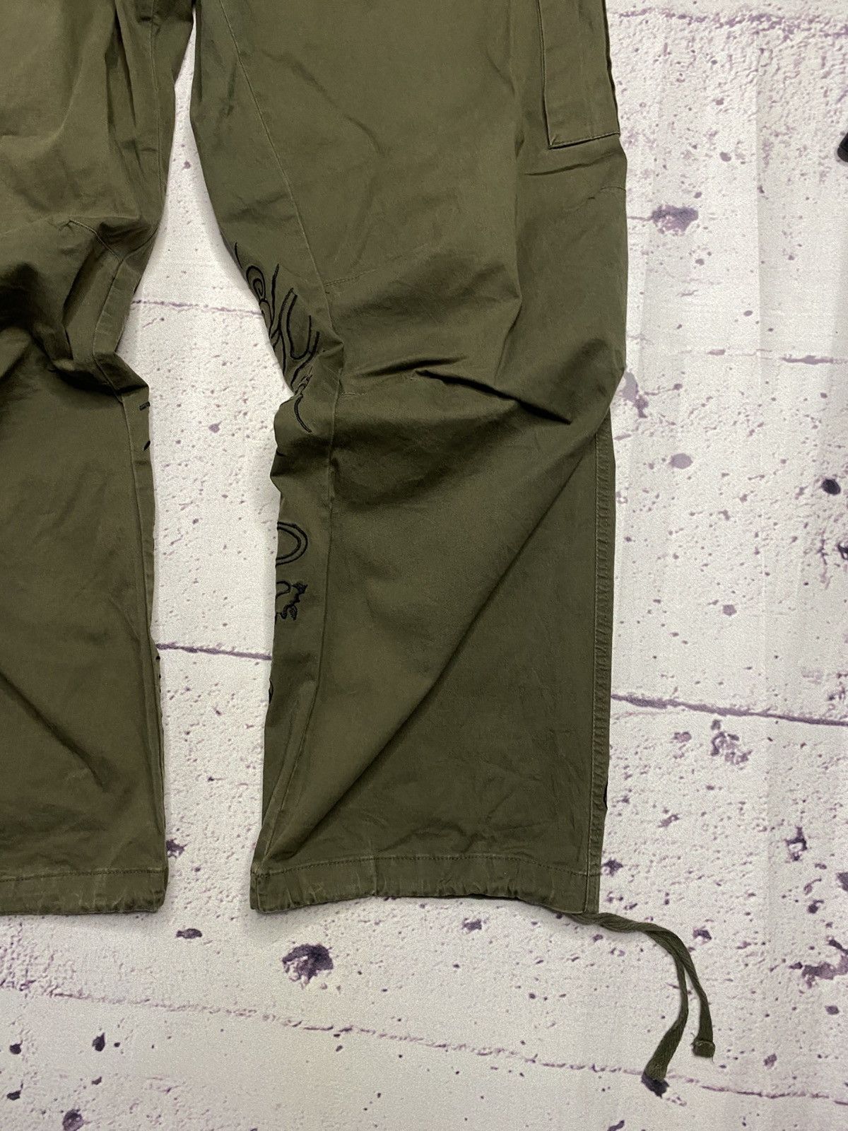 Ed Hardy Ed Hardy X Urban Outfitters Japanese Cargo Dragon Pants Size US 30 / EU 46 - 11 Thumbnail