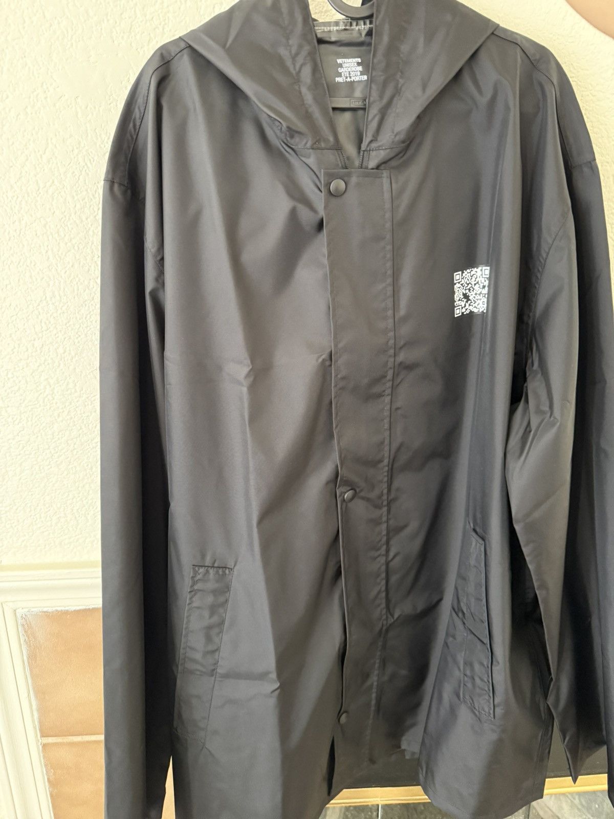 Vetements VETEMENTS Raincoat QR-Code Black Size US M / EU 48-50 / 2 - 5 Thumbnail