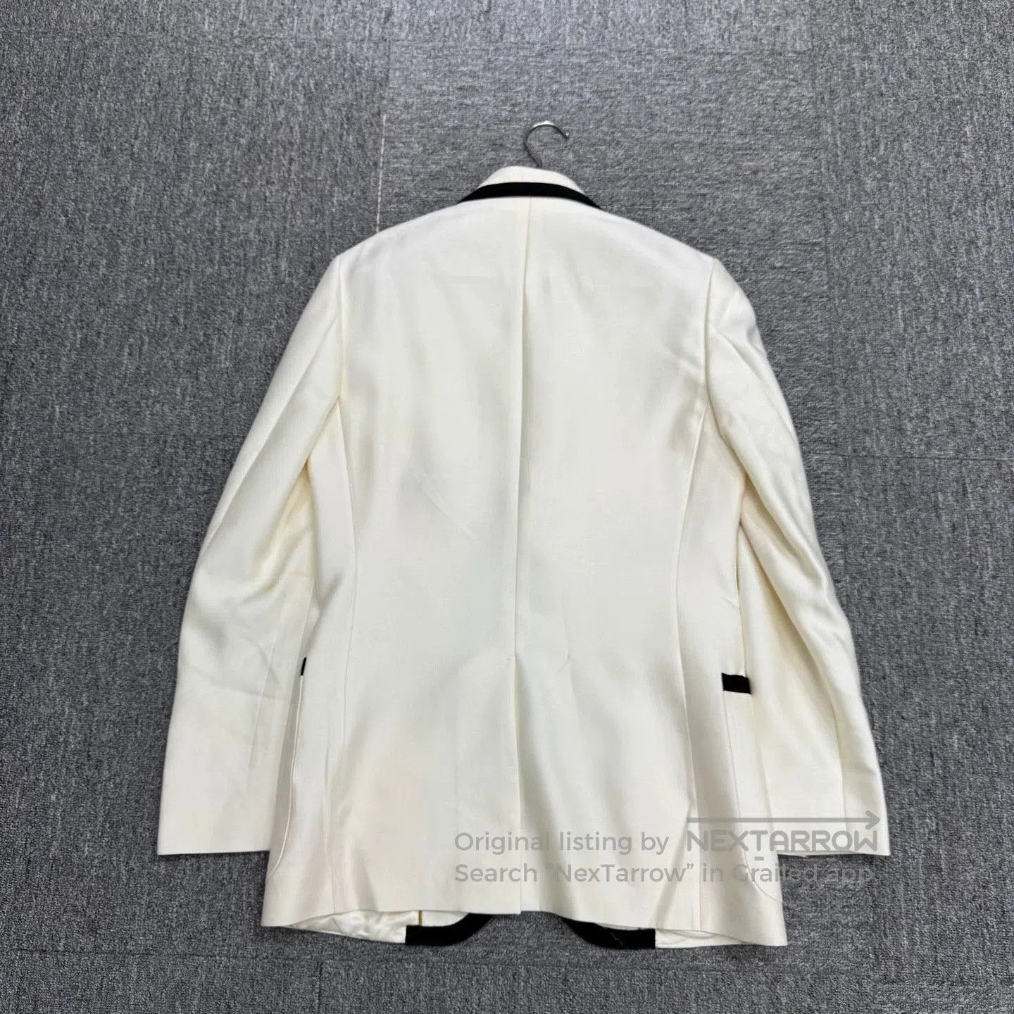 Gucci White Blazer with Black Trim and Crest. Size US M / EU 48-50 / 2 - 6 Thumbnail
