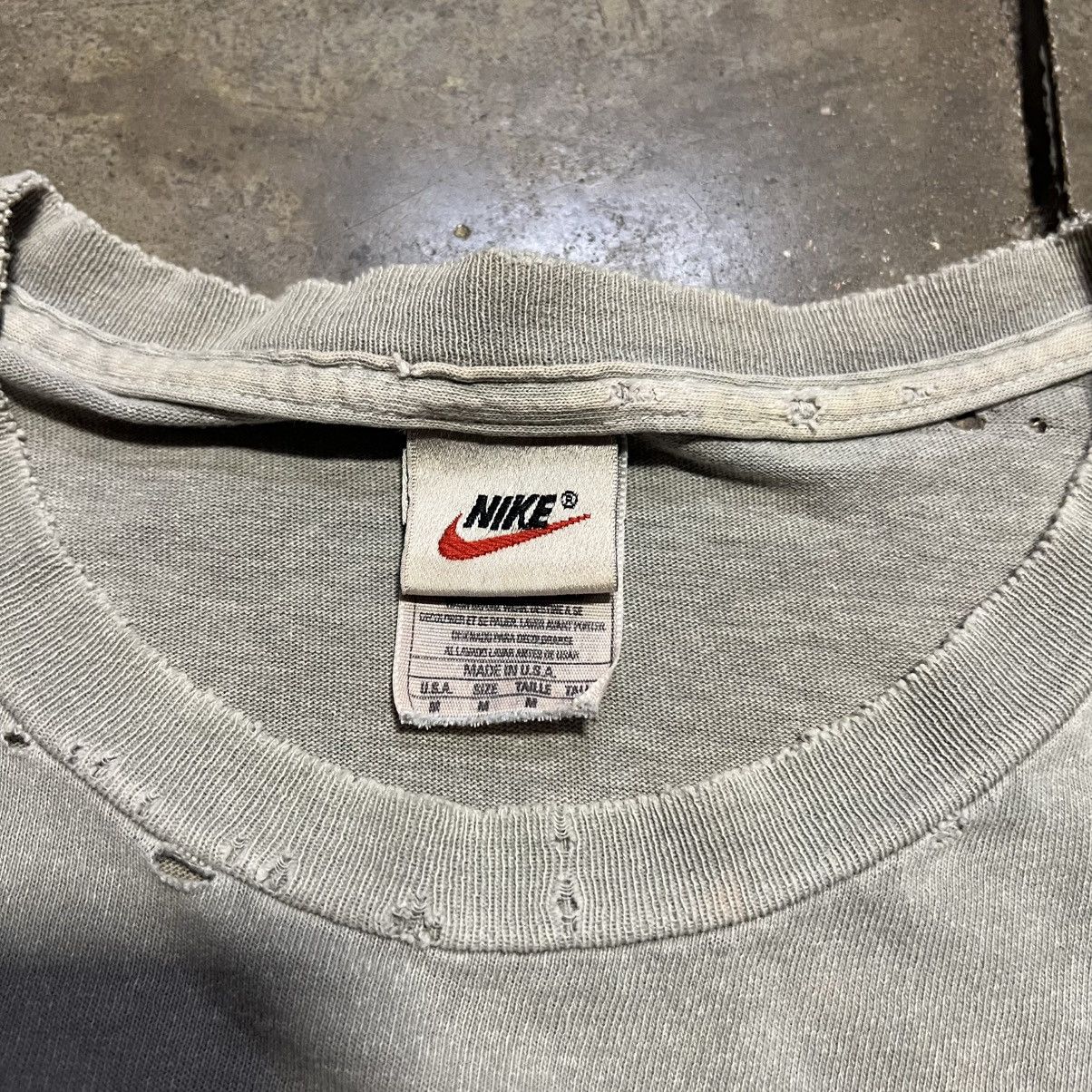 Nike Vintage Nike Logo T shirt Faded Distressed Thrashed 90s USA Size US M / EU 48-50 / 2 - 11 Thumbnail