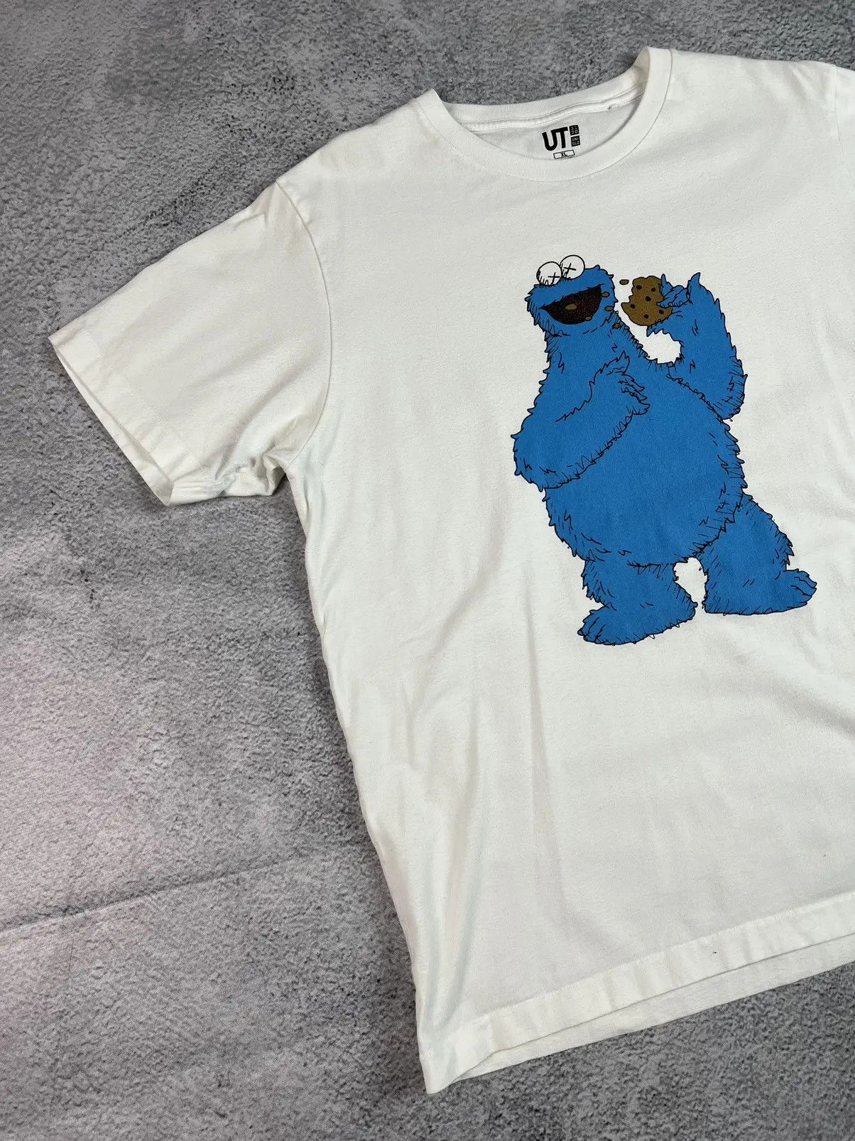 Japanese Brand × Kaws × Uniqlo Uniqlo x Kaws art tee Size US XL / EU 56 / 4 - 2 Thumbnail