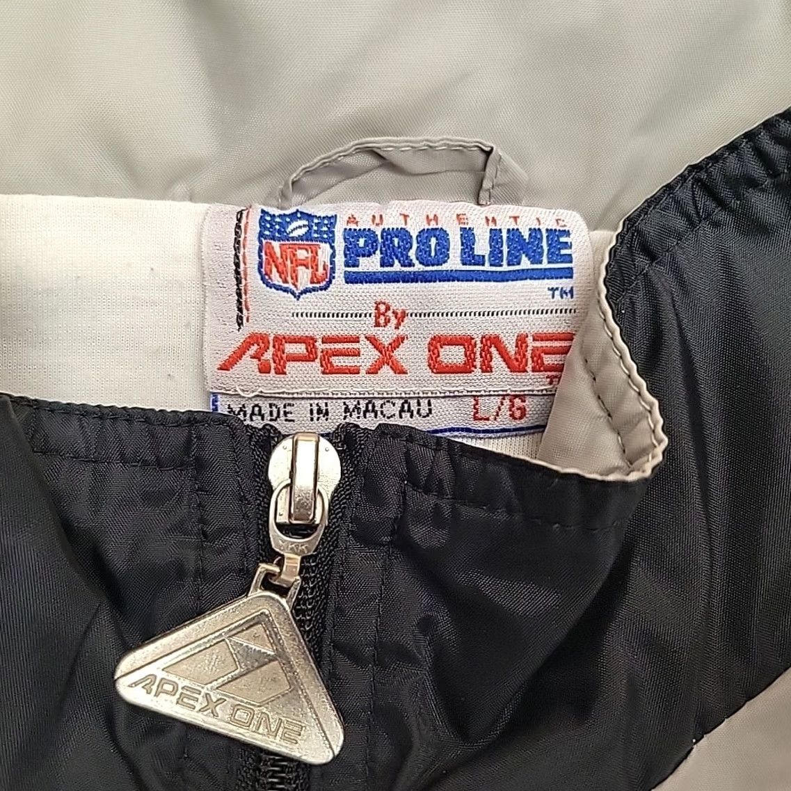Vintage VINTAGE Apex One Raiders Jacket Windbreaker Mens Large Grey Black Streetwear Size US L / EU 52-54 / 3 - 6 Thumbnail