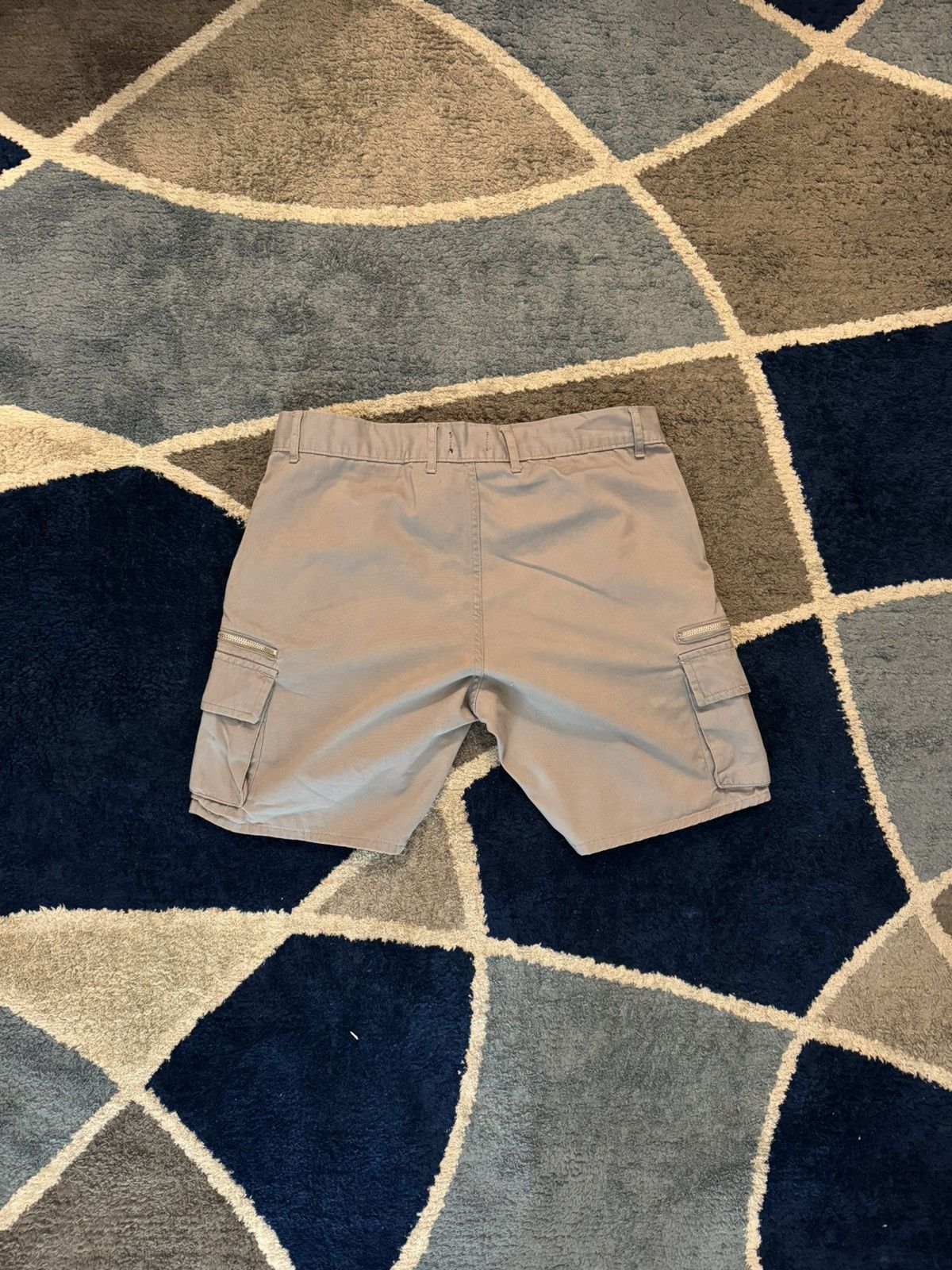 Boohoo Grey cargo shorts with zipper pockets Size US 30 / EU 46 - 4 Thumbnail