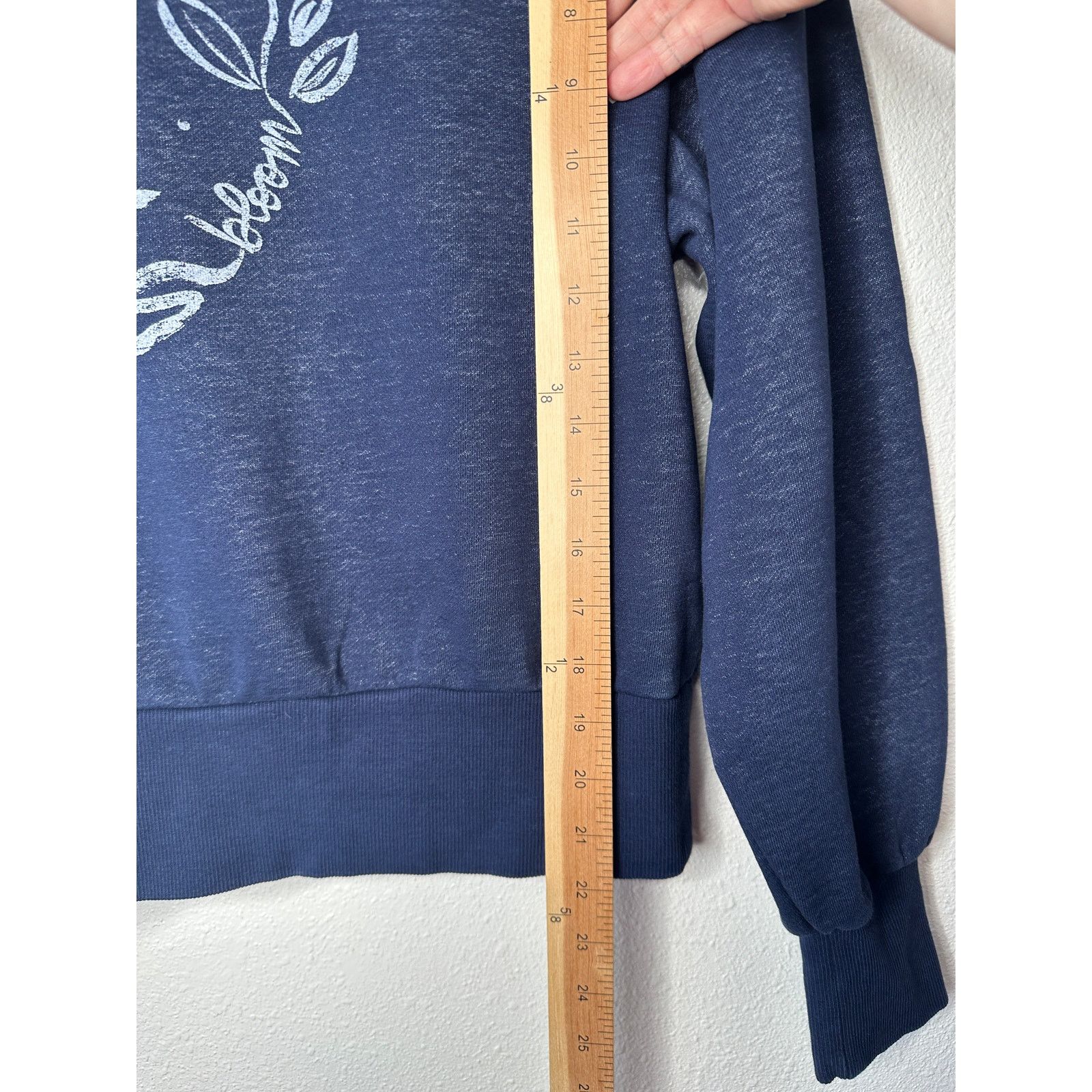 Anthropologie Maeve Navy Blue Visage Graphic Long Sleeve Sweatshirt S Size S / US 4 / IT 40 - 13 Thumbnail