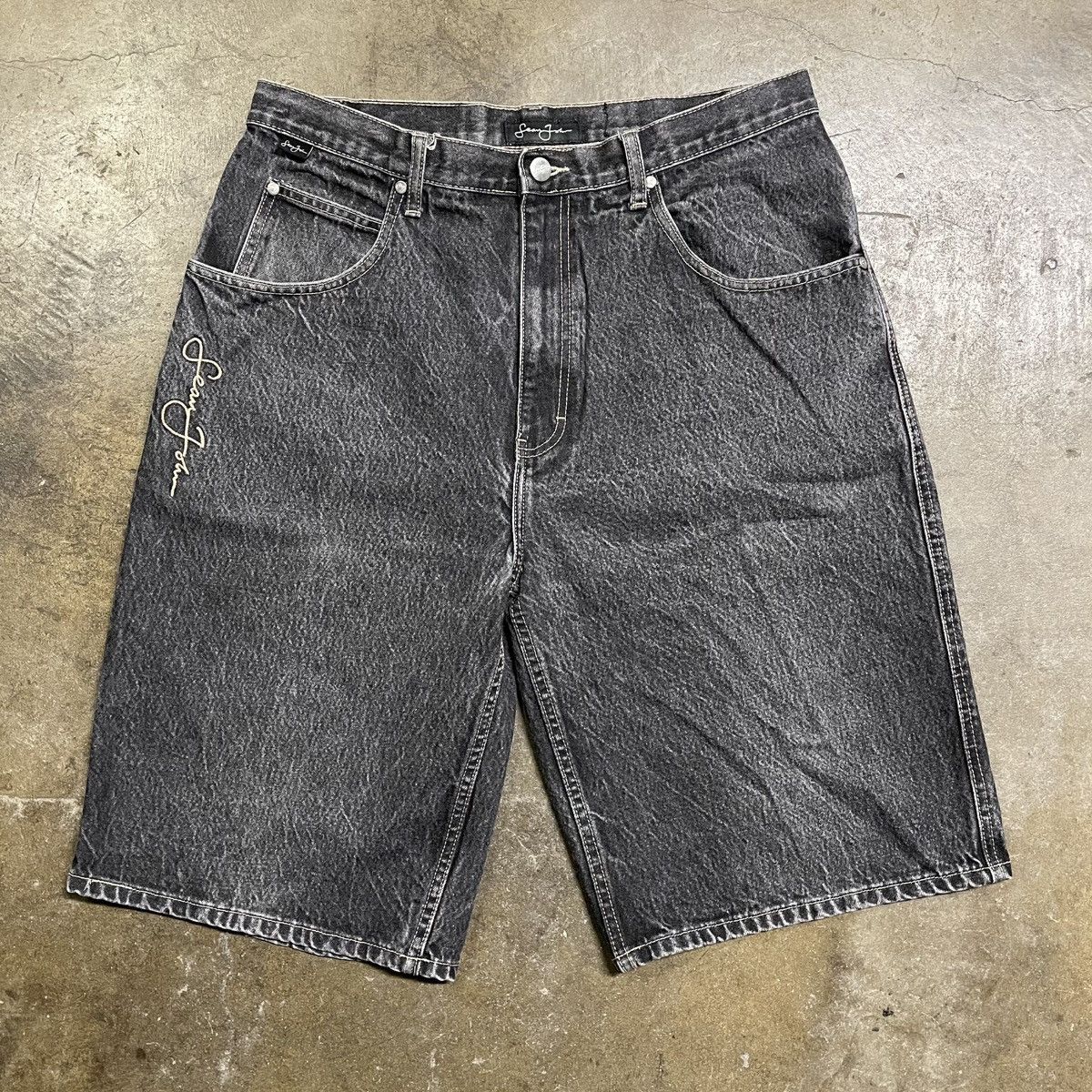 VINTAGE Sean John baggy jean shorts Size: 38 SLIGHTLY used