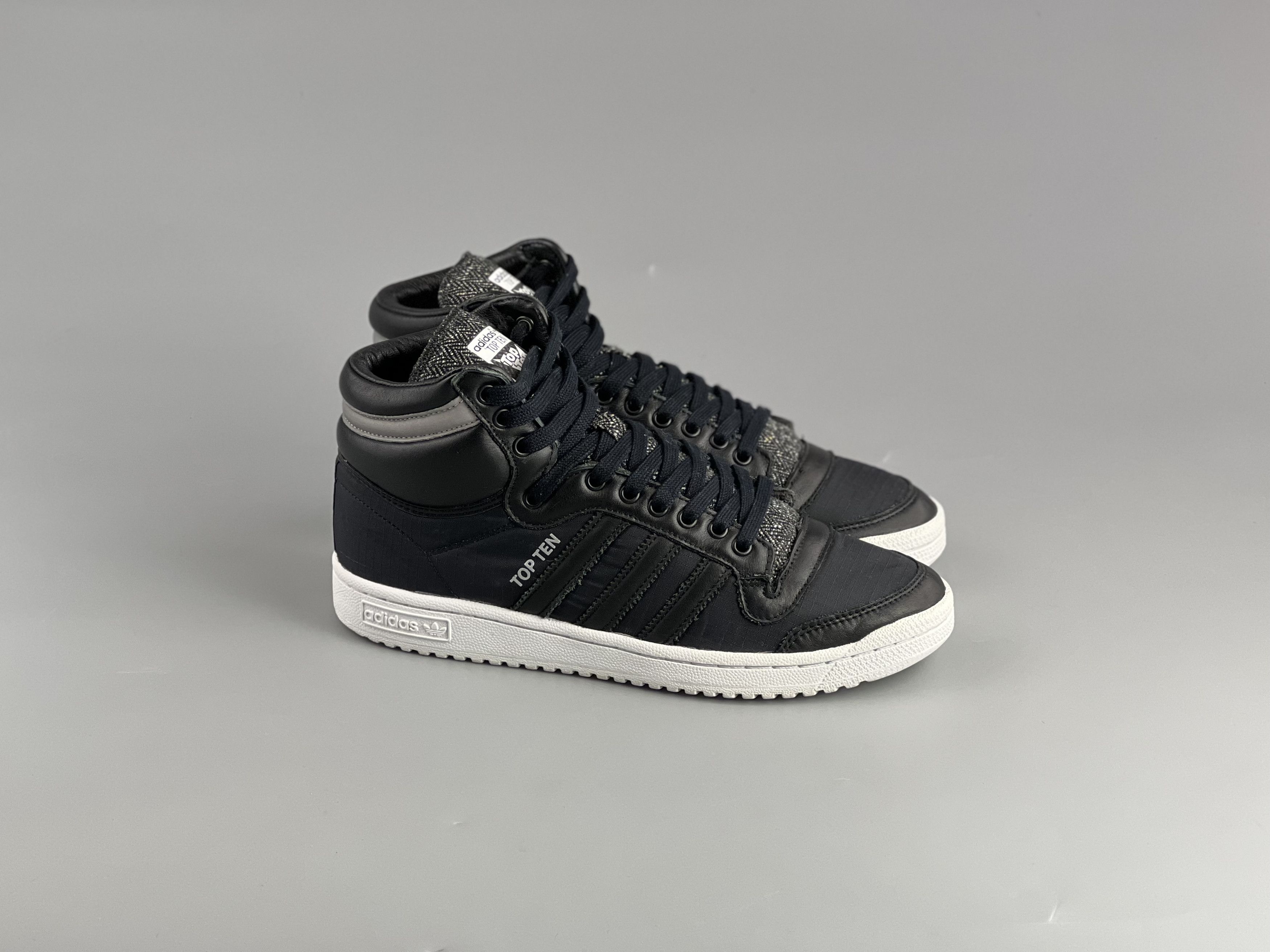 2015 Adidas Top Ten Hi-Top Sneakers Size US8