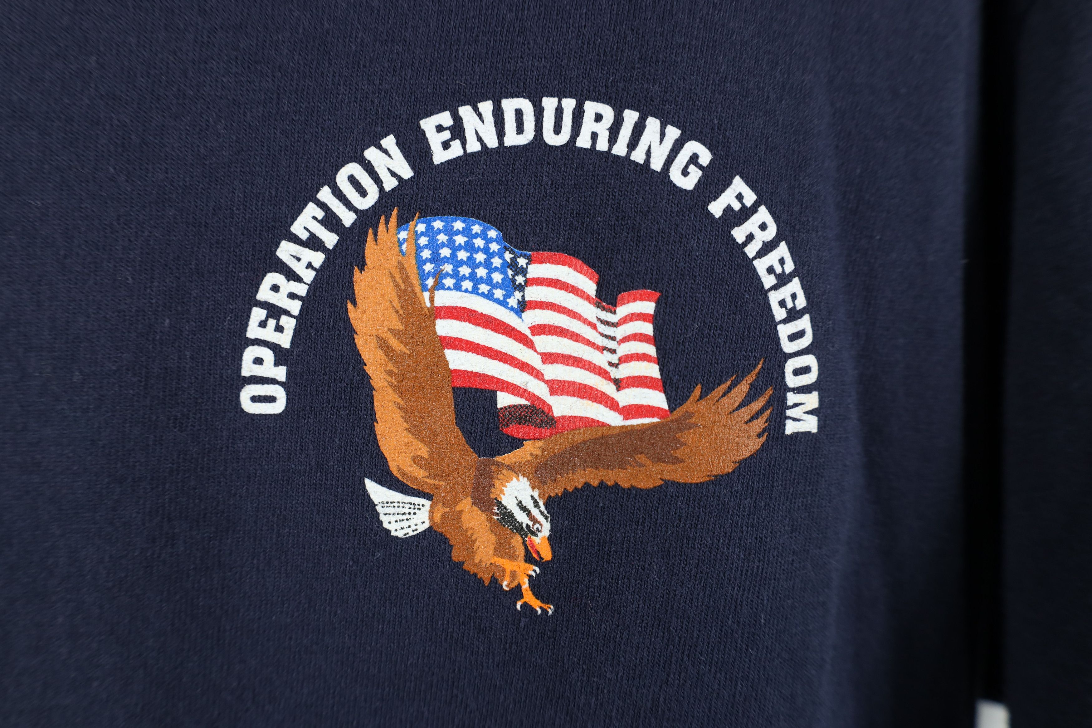 Vintage Vintage 90s Military Eagle Operation Enduring T-Shirt Size US XL / EU 56 / 4 - 4 Thumbnail