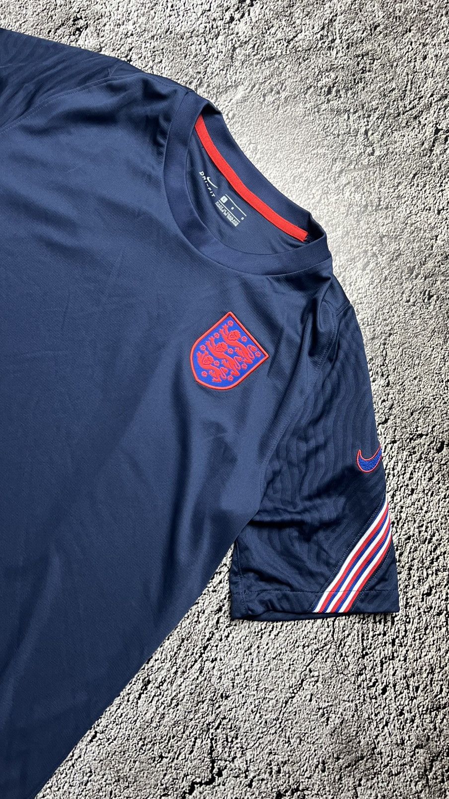 Nike 2020 nike England national football team pre game jersey Size US L / EU 52-54 / 3 - 2 Thumbnail