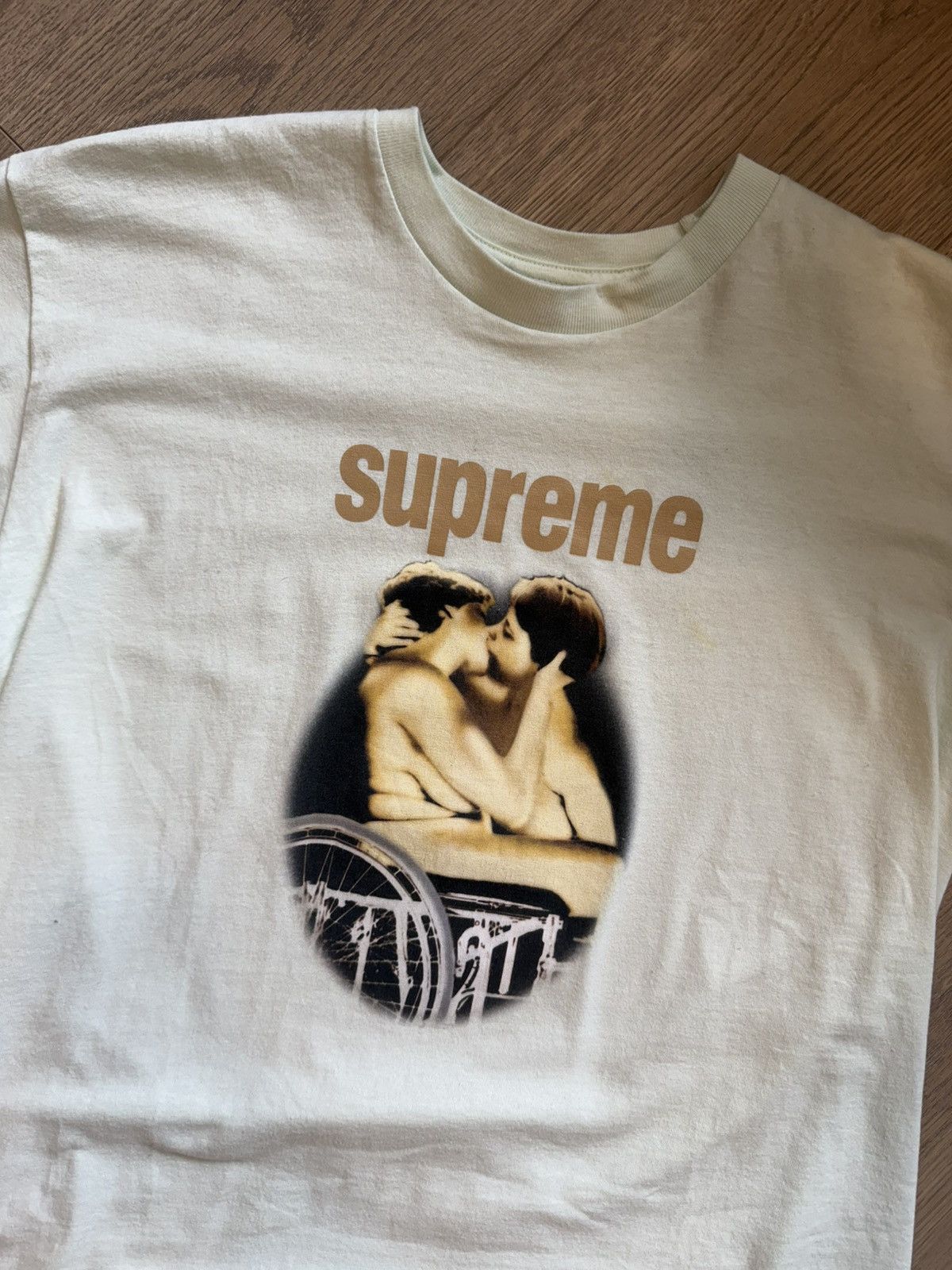 Supreme Supreme Kiss Tee Size US M / EU 48-50 / 2 - 2 Thumbnail