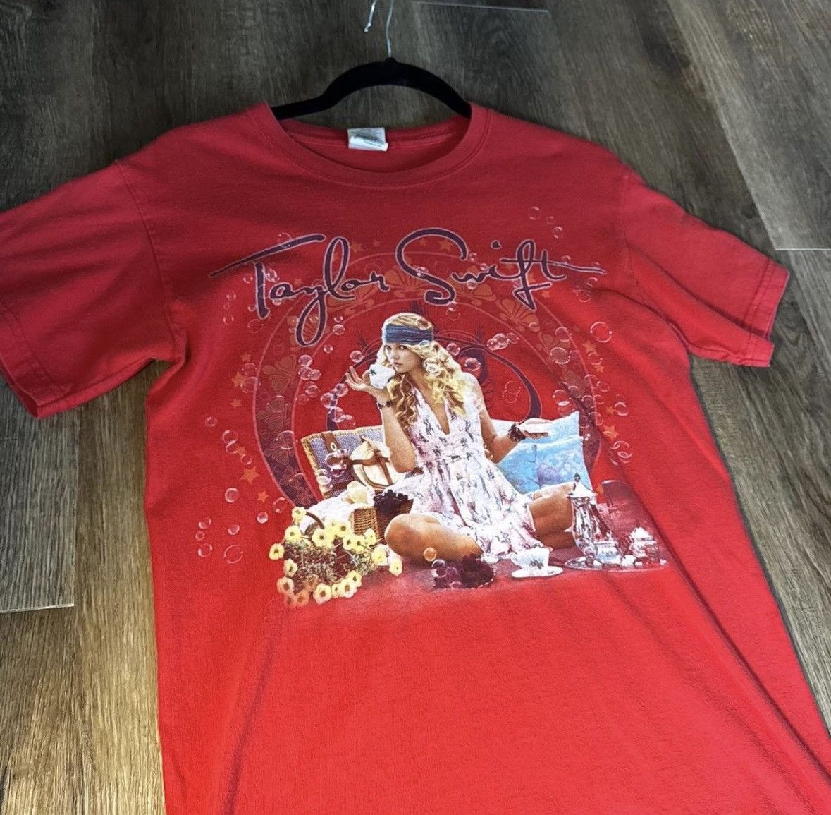 Gildan RARE vintage Taylor swift fearless red t shirt Size S / US 4 / IT 40 - 2 Thumbnail
