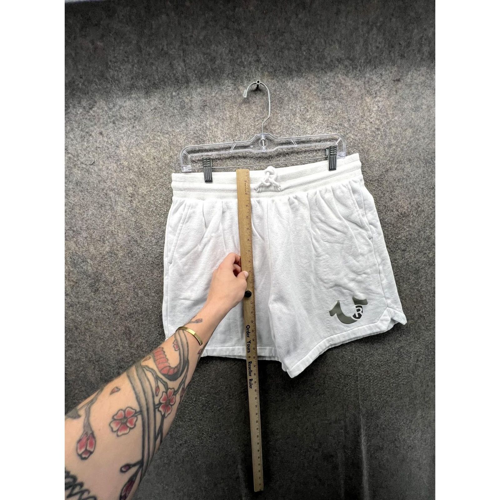 True Religion VINTAGE? No. True Religion Shorts Mens M White Fleece Sweat Elastic Waist Casual 7 Inseam Pockets Logo Horseshoe TR Mens Size US 31 - 4 Thumbnail