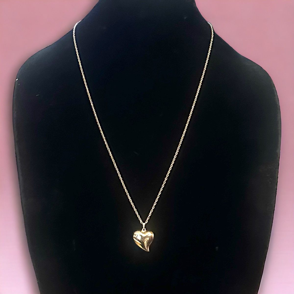 Other × Vintage Vintage Avon gold tone puffed heart pendant necklace Size ONE SIZE - 1 Thumbnail