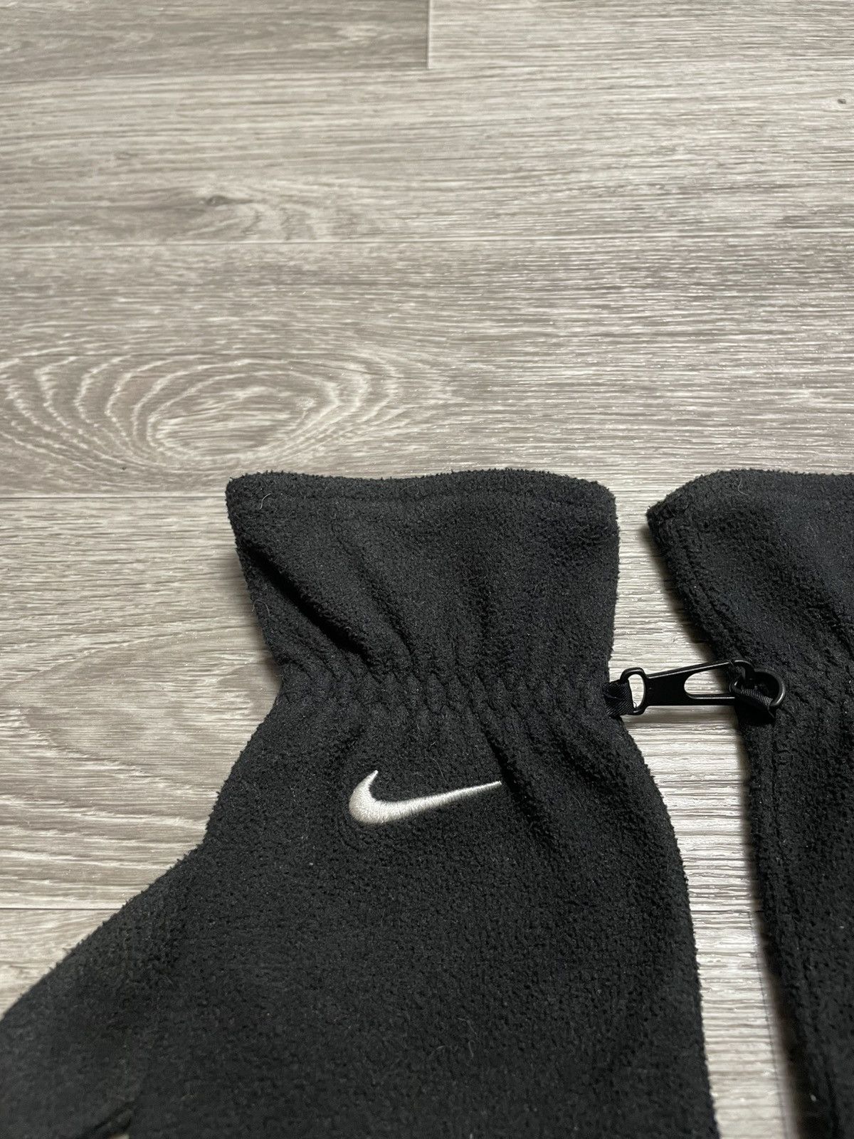 Nike Vintage Nike Black Fleece Swoosh Logo Gloves Y2K Size ONE SIZE - 2 Thumbnail
