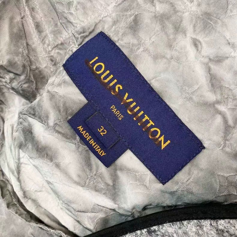 Louis Vuitton Louis Vuitton Alpaca/polyester grey presbyopic full print Size 4XL / US 24-26 - 4 Thumbnail