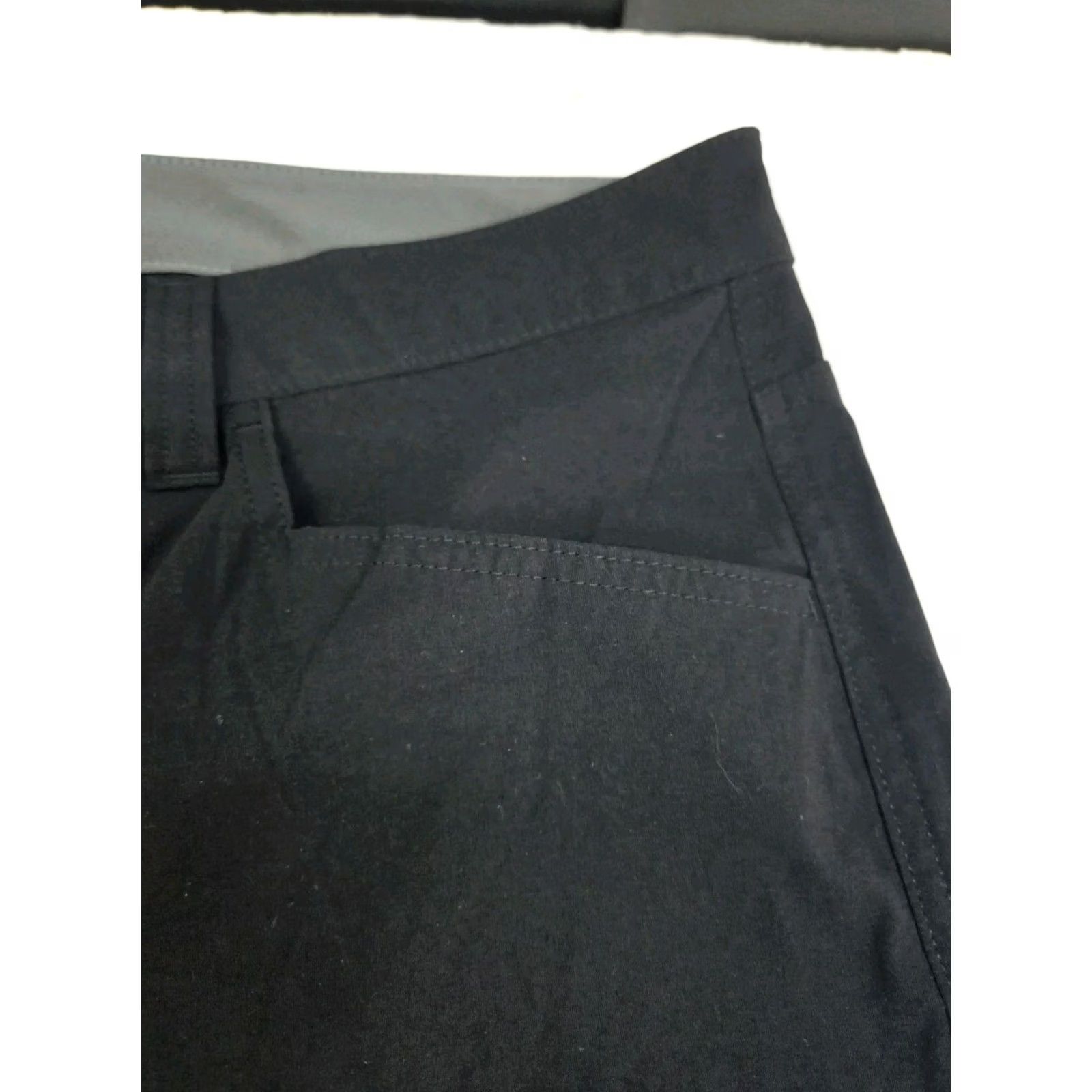 Eddie Bauer Eddie Bauer Mens Convertible Tech Pants Black Nylon Blend 34/30 Regular Straight Pockets Zip Front | 30 Inseam Size US 34 / EU 50 - 7 Thumbnail
