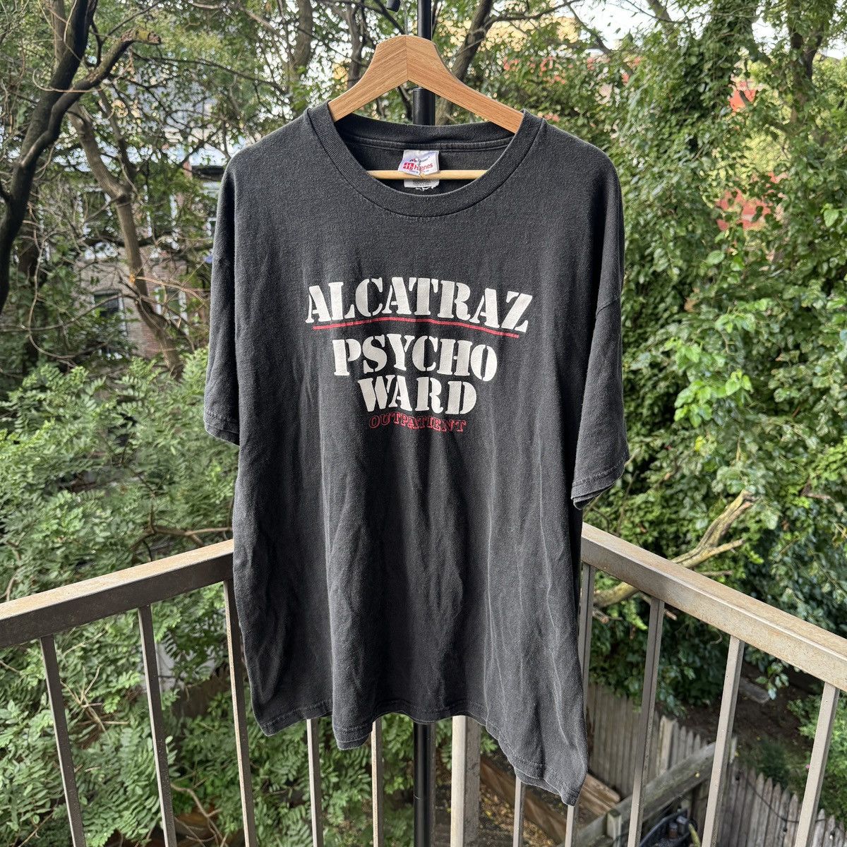 Vintage Alcatraz Psycho Ward Inmate Tee Faded Thrashed ERD Grunge Size US XL / EU 56 / 4 - 1 Thumbnail