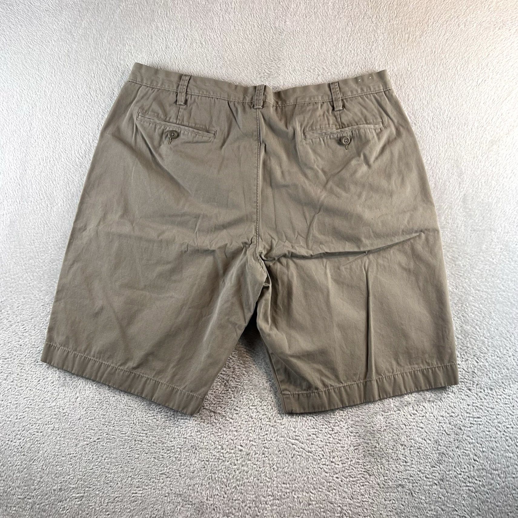 J.Crew J.CREW Flat Front Shorts Khaki Beige Mens 38 Fits 36 Chino Casual Workwear Regular Waist 36x10in Pocket Pockets Twill Cotton Belt Loops Preppy Style Size US 38 / EU 54 - 2 Thumbnail