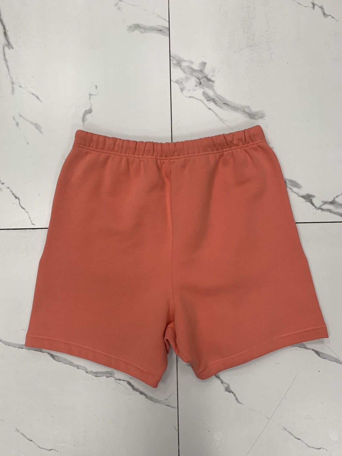 Essentials Fear of God ESSENTIALS shorts “Coral” Size US 34 / EU 50 - 2 Thumbnail