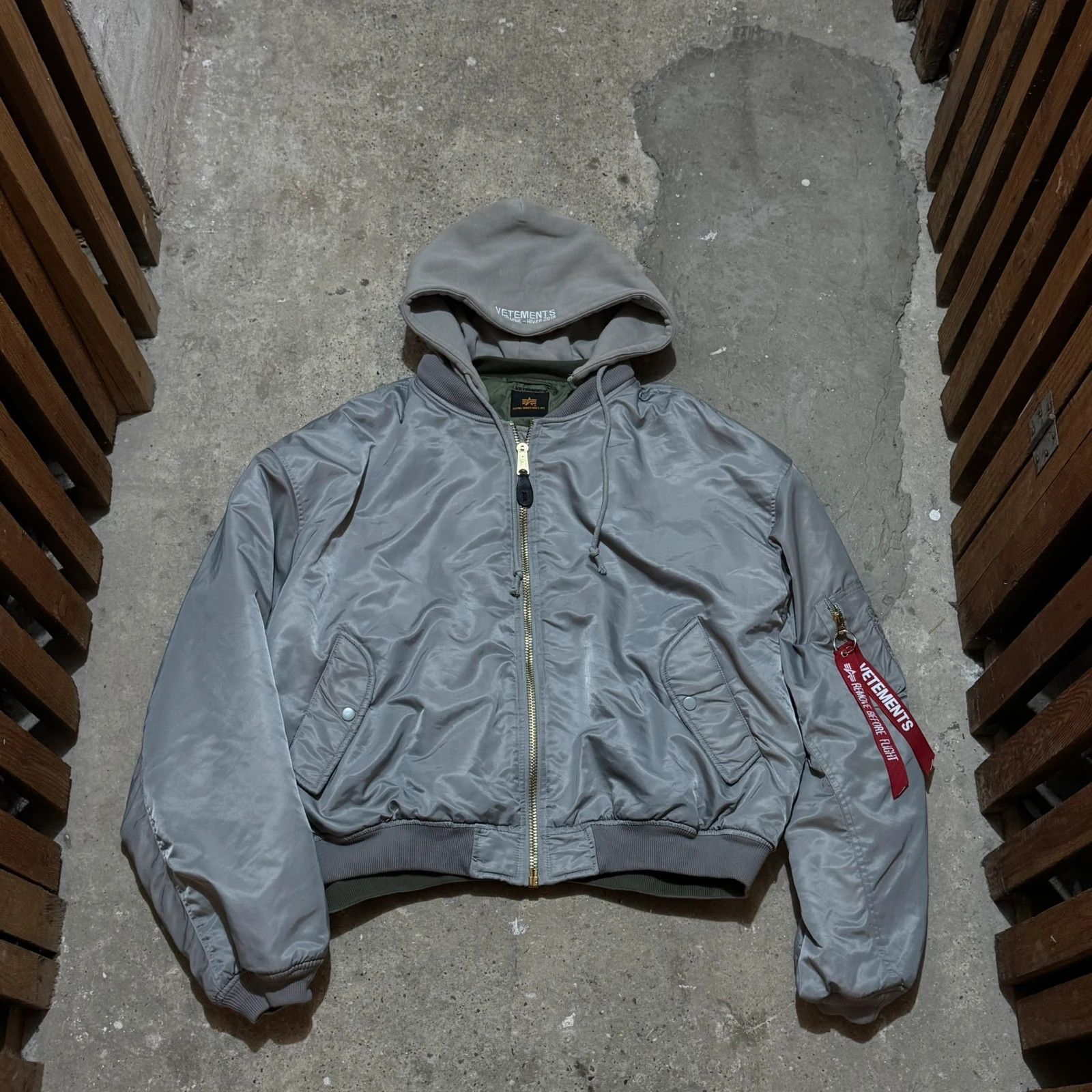 Alpha Industries × Vetements A/W 18 Vetements Alpha industries reversible oversizedbomber Size US XS / EU 42 / 0 - 1 Thumbnail