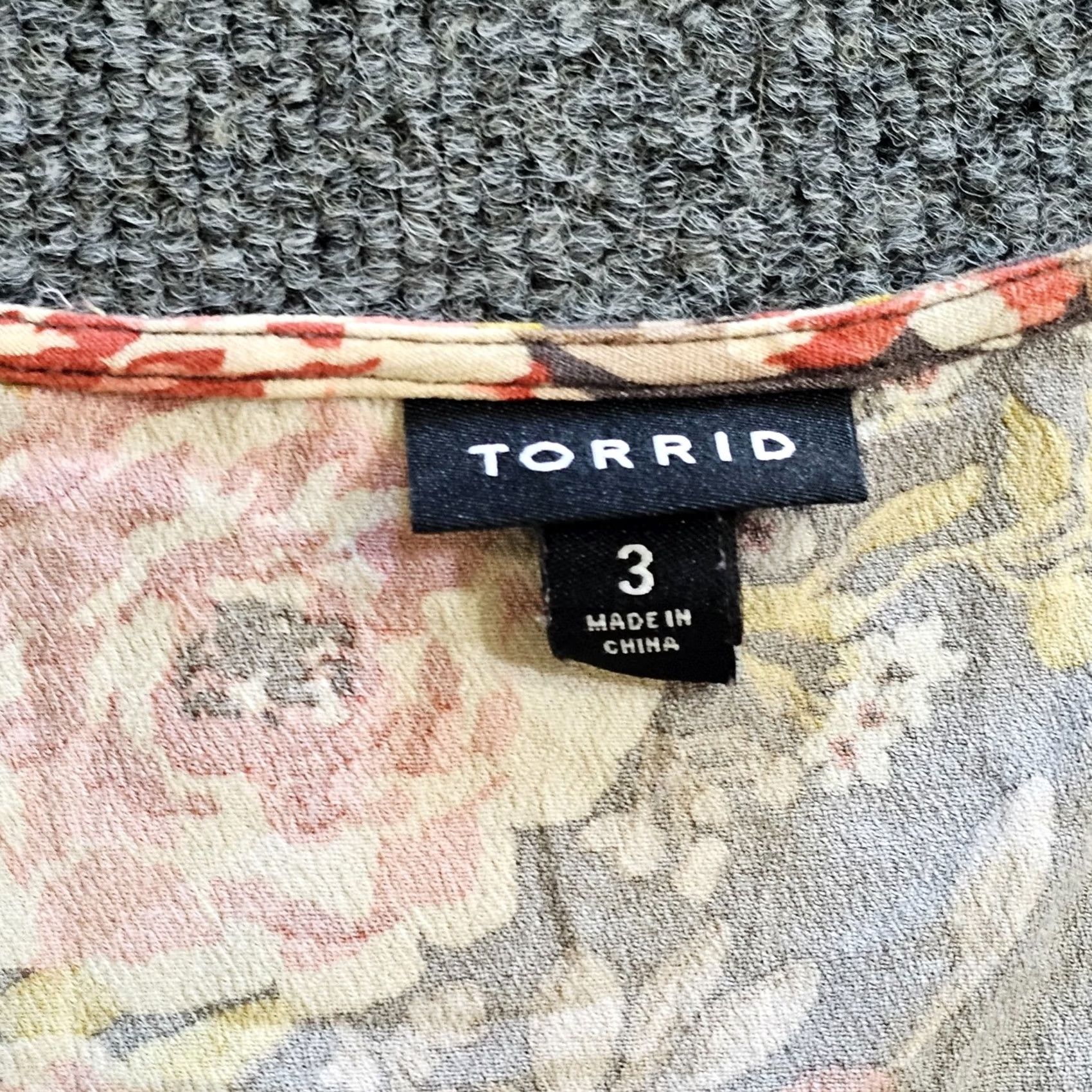 Torrid Torrid Top Womens 3X Gray Pink Floral V Neck Peplum Long Sleeve Blouse Career Casual Shirt Womens Size XXL / US 16-18 / IT 52-54 - 3 Thumbnail