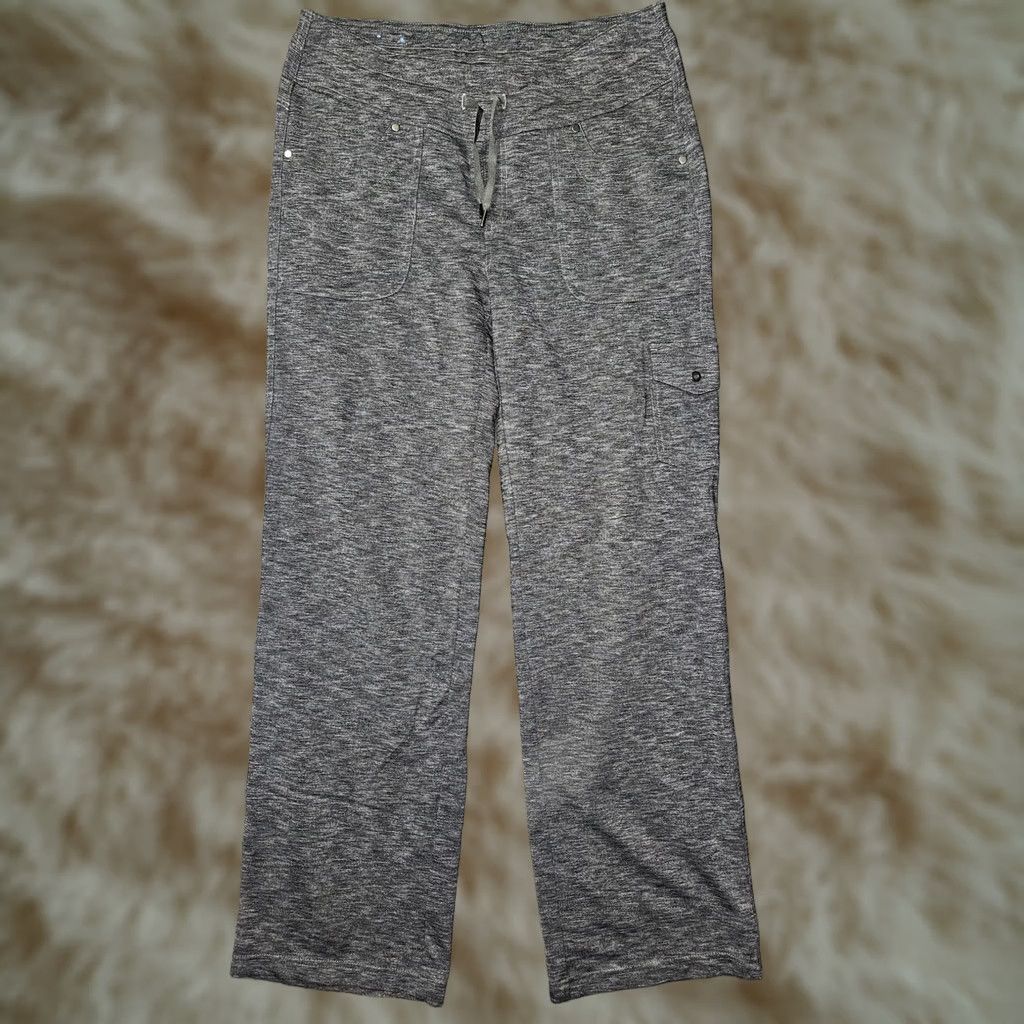 Vintage Kuhl Pants Womens 12 Gray Knit Relaxed Sweatpants Elastic Waist Cargo Pockets Knit Nylon Polyester Spandex Casual Travel Workwear Womens Size 34" / US 12 / IT 48 - 1 Thumbnail