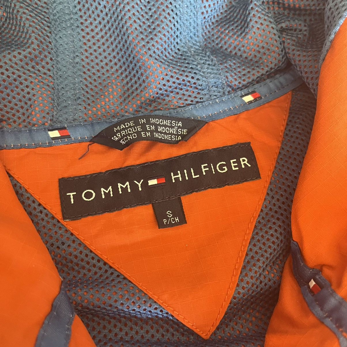 Tommy Hilfiger Vintage Tommy Hilfiger Nylon Ski Windbreaker Hooded Jacket Size US S / EU 44-46 / 1 - 7 Thumbnail