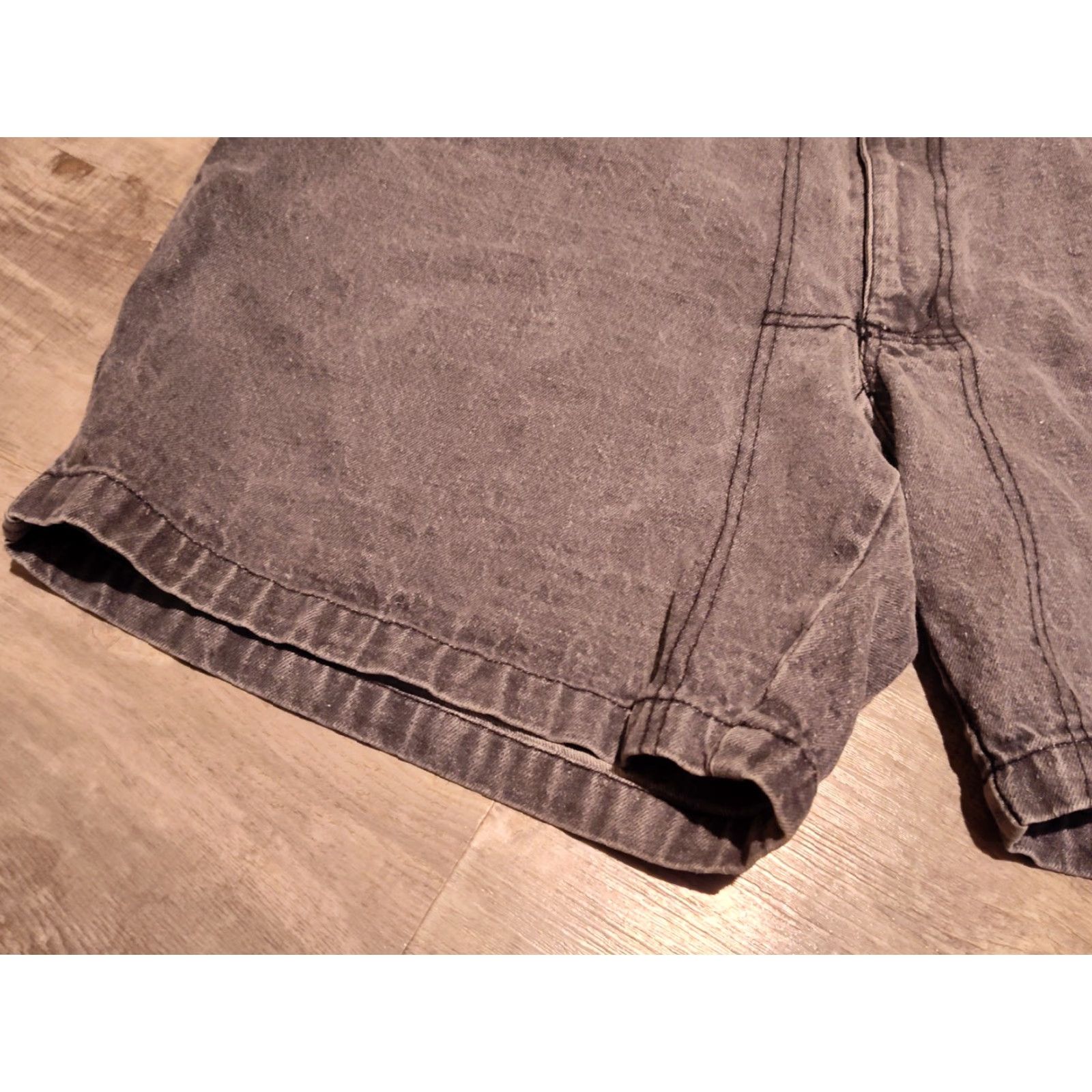 YOKE VINTAGE Grade A Jeans Men's Shorts Faded Black Denim Relaxed Fit 46 in 8-Inch Inseam Yoke 80s 90s Casual Workwear Size US 30 / EU 46 - 2 Thumbnail