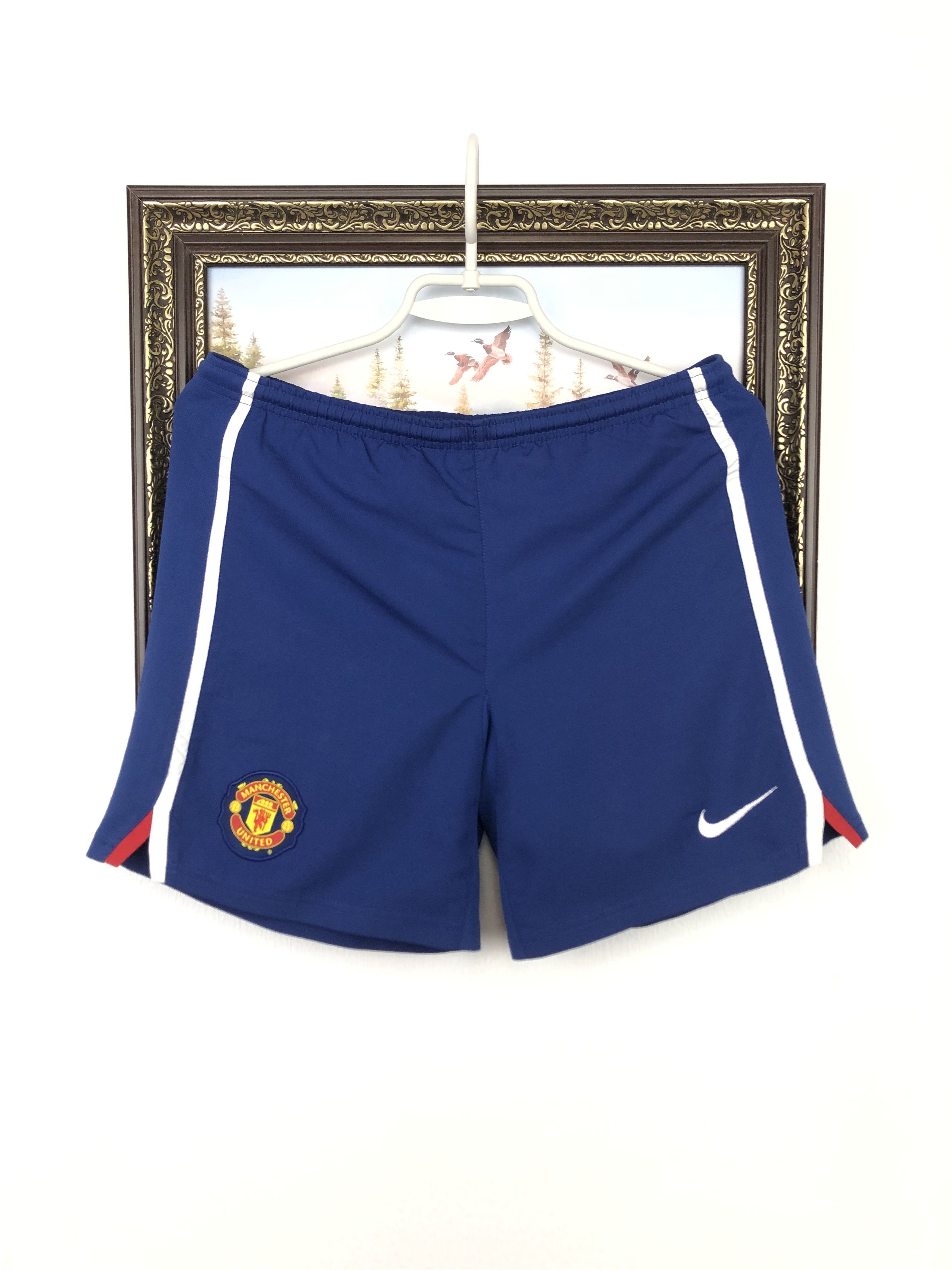 Nike Vintage Manchester United Football Shorts Soccer Boys 10 Size US 26 / EU 42 - 1 Thumbnail