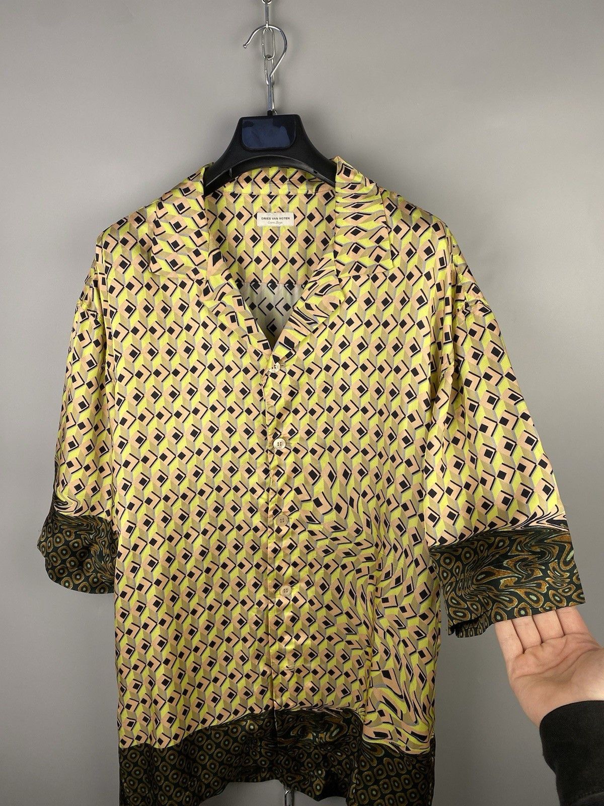Dries Van Noten Dries Van Noten Silk Luxury Geometric Short Sleeve Shirt Size US XL / EU 56 / 4 - 8 Thumbnail