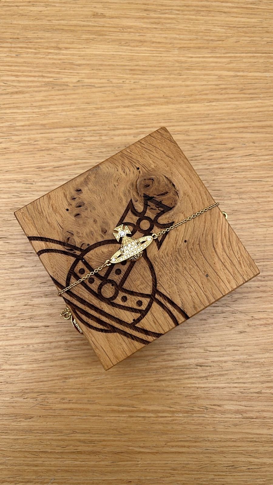 Vivienne Westwood o1f1d3z1025 Size: OS / Minnie Bas Relief Bracelet in Gold Size ONE SIZE - 1 Preview