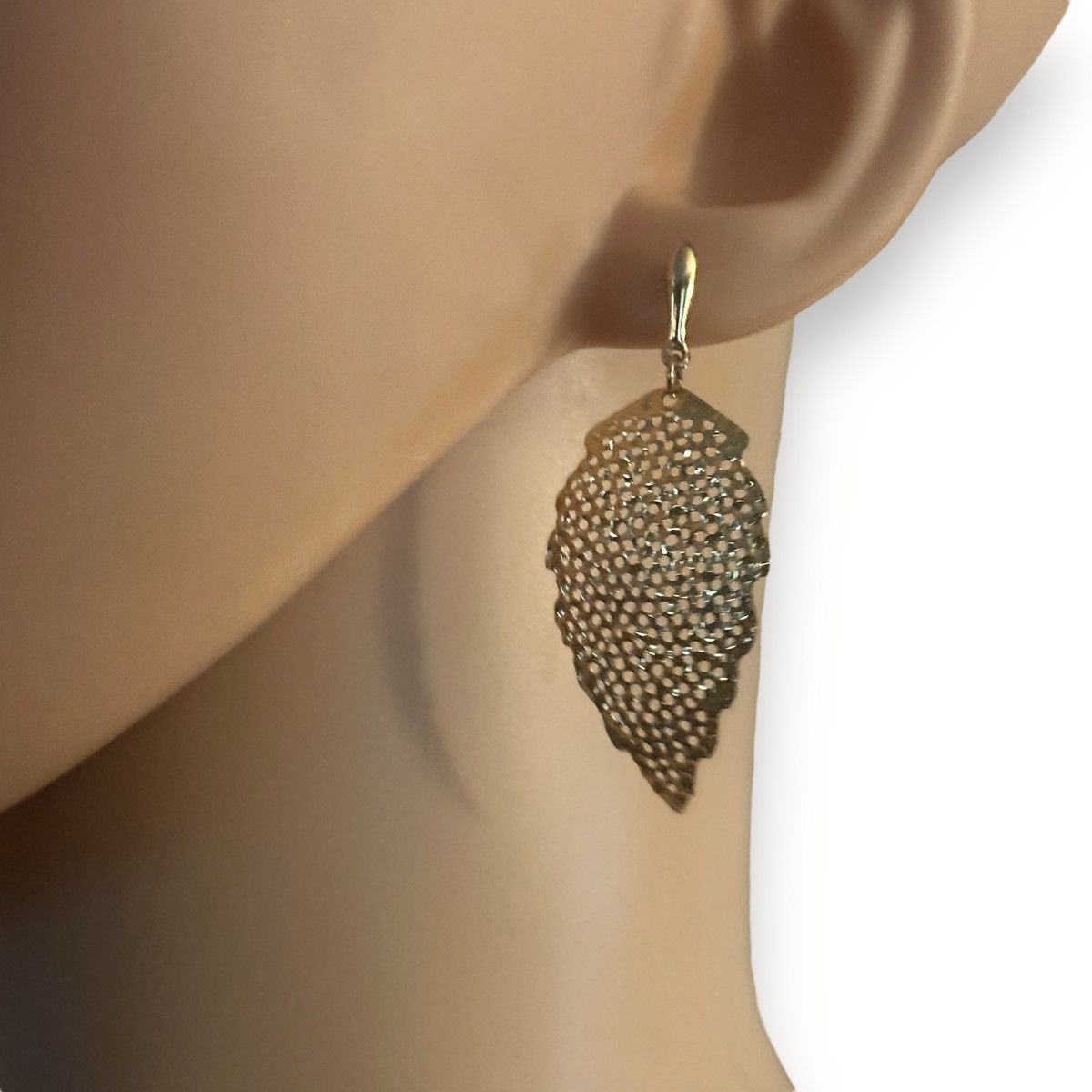 Other Gold filigree curved leaf dangle earrings Size ONE SIZE - 3 Thumbnail