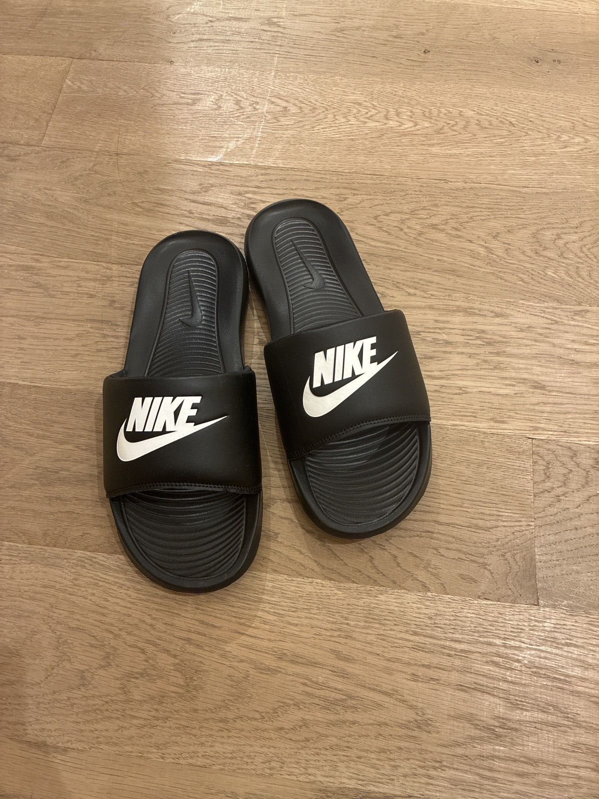Nike Black and White Nike Slides Size US 11 / EU 44 - 1 Thumbnail