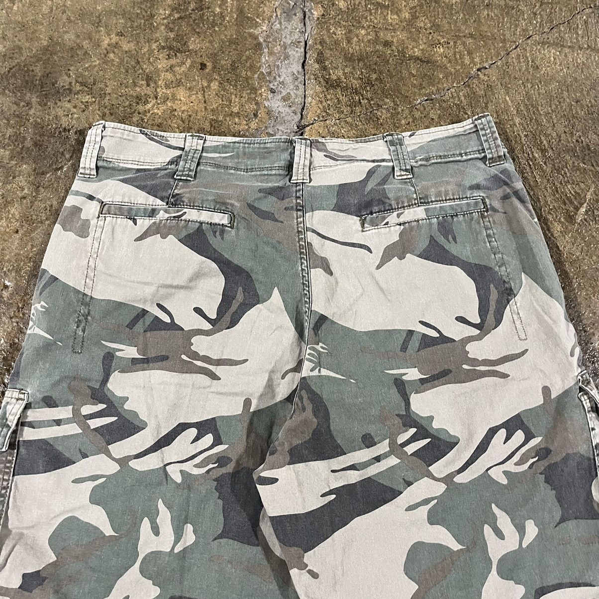 Vintage × Wrangler Crazy Vintage Y2K Baggy Camo Cargo Shorts JNCO Skater Style Size US 36 / EU 52 - 4 Thumbnail