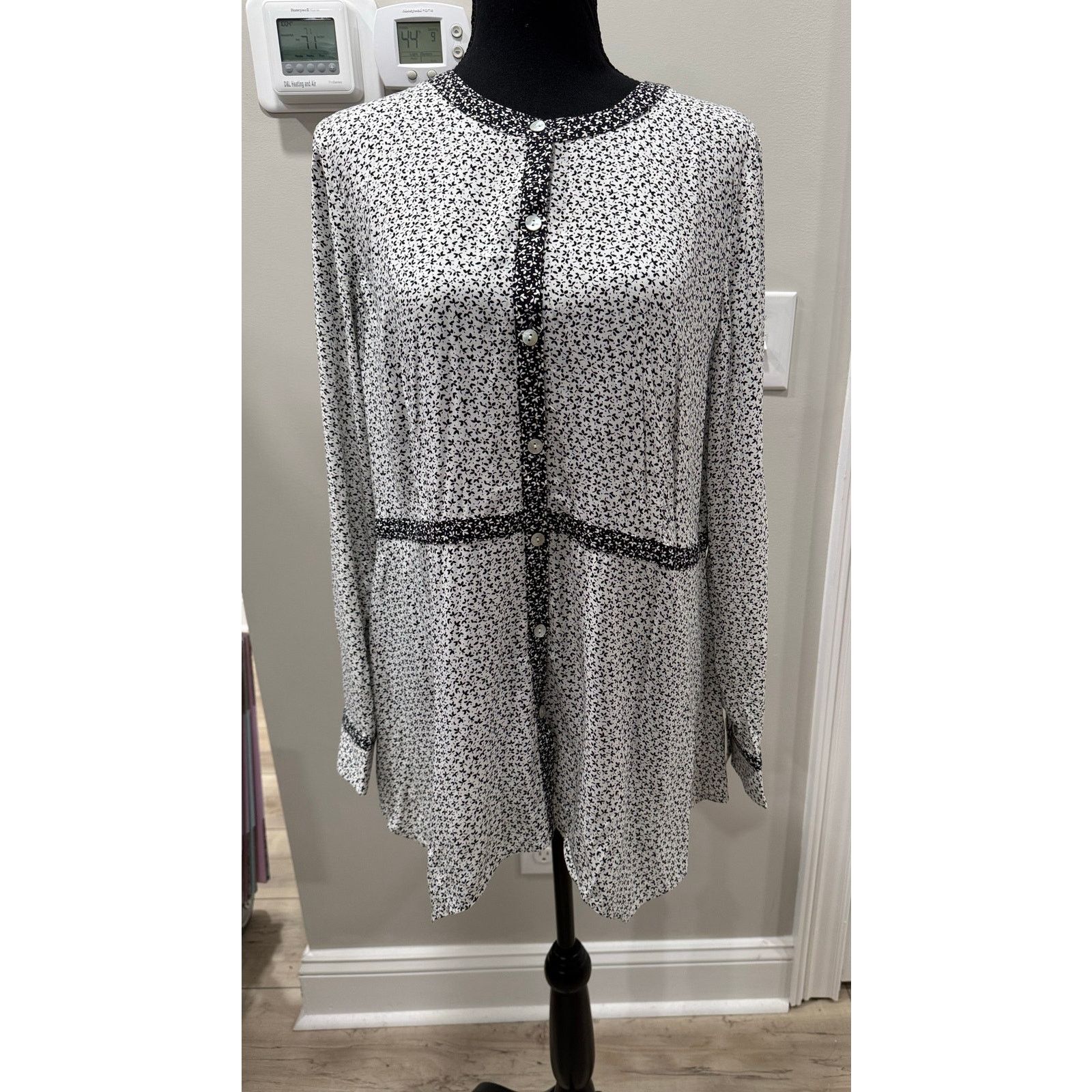 J. Jill NWT J. Jill Gorgeous Cream Tunic Top Floral Rayon Small Size S / US 4 / IT 40 - 1 Thumbnail